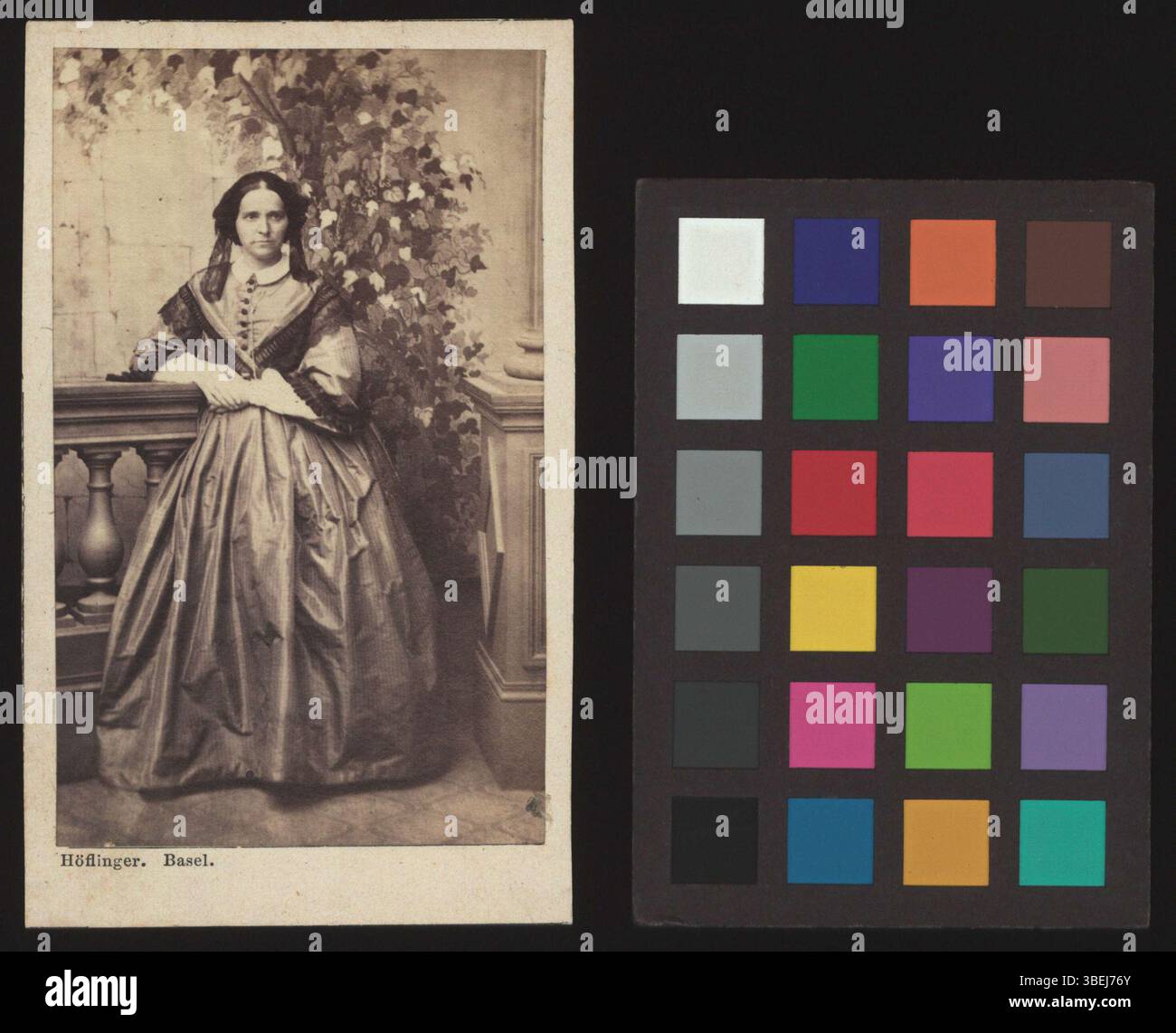 Diese schwarz-weiße Schrankkarte wurde zwischen 1840 und 1860 aufgenommen und zeigt Maria Laura Burckhardt-Alioth. Das Bild fängt ihr Bild mit klaren fotografischen Details ein, typisch für den Stil der Mitte des 19. Jahrhunderts. Stockfoto