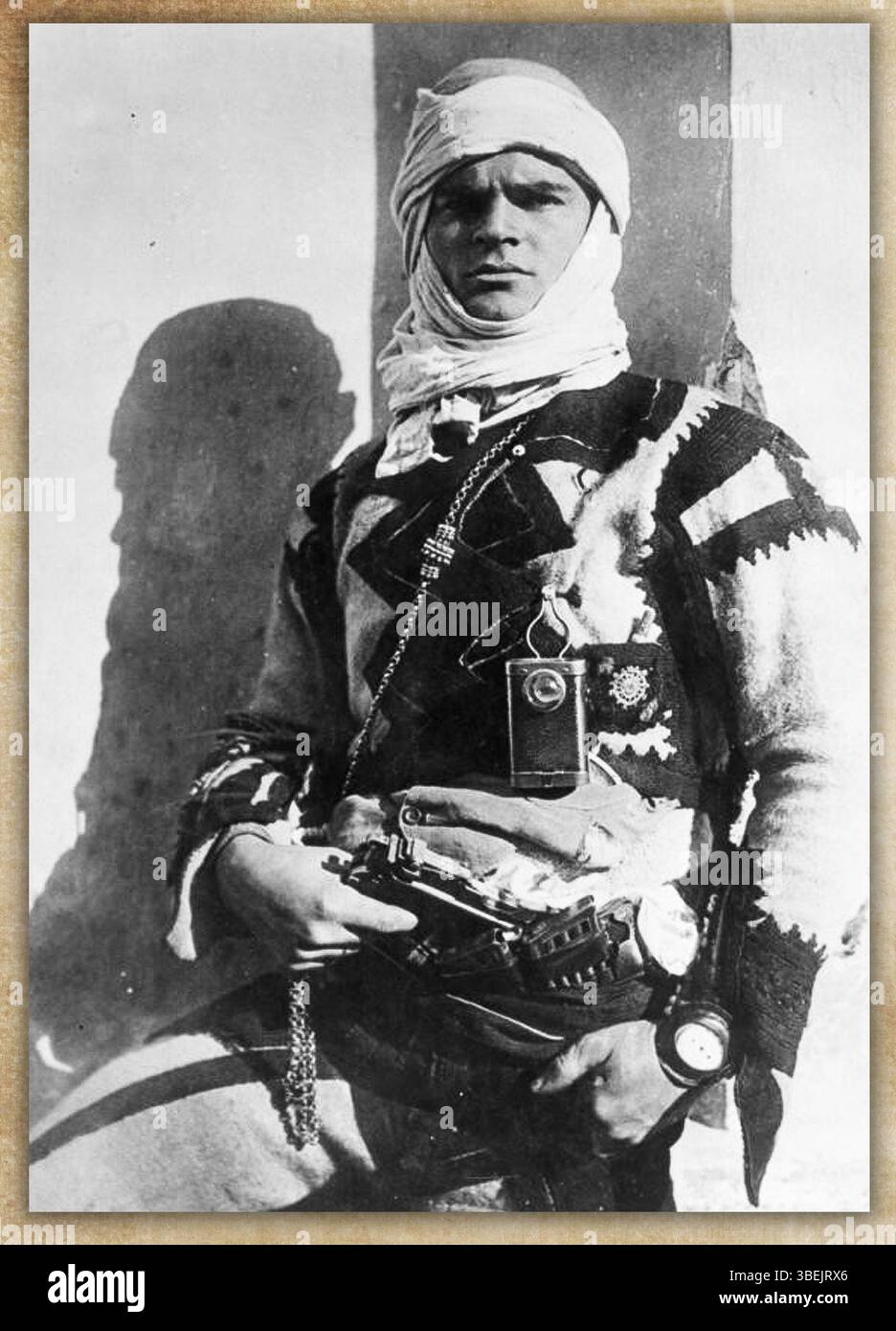 Ein albanischer Freiwilliger dient der Albanischen Legion, die im Januar 1916 von der österreichisch-ungarischen Armee gebildet wurde. Diese Einheit nahm am Ersten Weltkrieg Teil, als Teil der militärischen Bemühungen auf dem Balkan. Stockfoto