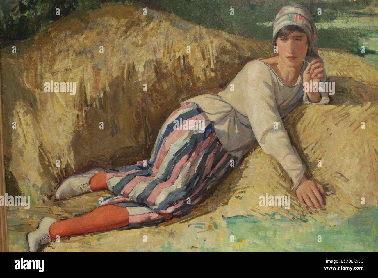 Dieses Porträt von Dorothy Johnstone aus dem Jahr 1918 zeigt Cecile Watson und zeigt die Fähigkeit des Künstlers, den Ausdruck und Charakter des Motivs einzufangen. Johnstone, bekannt für ihre detaillierten und nachdenklichen Porträts, präsentiert Watson ein ruhiges und komponiertes Auftreten, das charakteristisch für Porträts des frühen 20. Jahrhunderts ist. Stockfoto