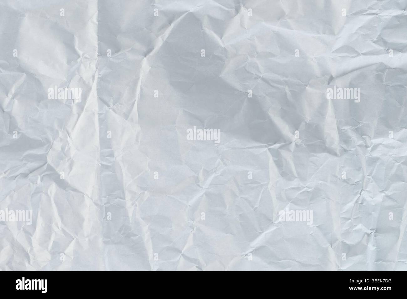 Makro-Nahansicht für Hintergrund aus zerknittertem abstraktem weißem Papier Stockfoto