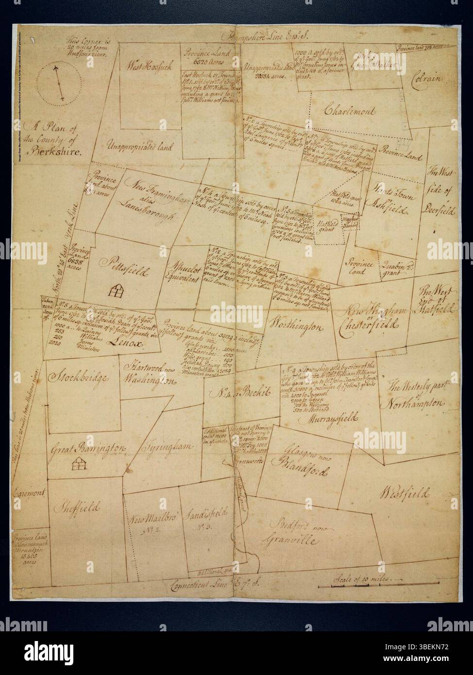 Eine handgezeichnete Manuskriptkarte aus dem Jahr 1777, die geografische Merkmale und Landabteilungen des Berkshire County, Massachusetts, zeigt. Stockfoto