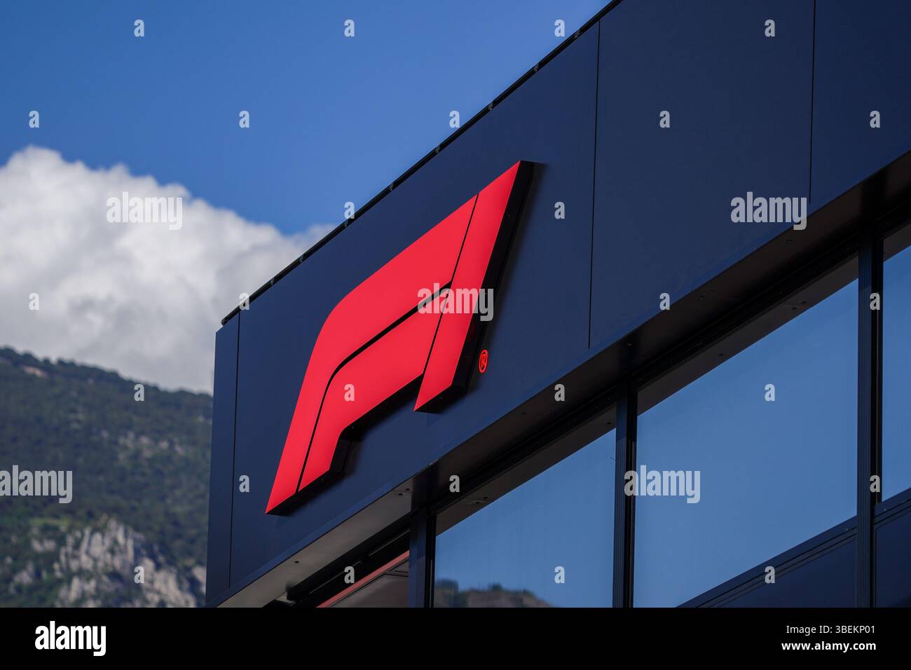 Logo F1 beim Formel-1-TAG Heuer Gran Premio di Monaco 2025 am 22. Mai, Circuit de Monaco, Monaco. Stockfoto