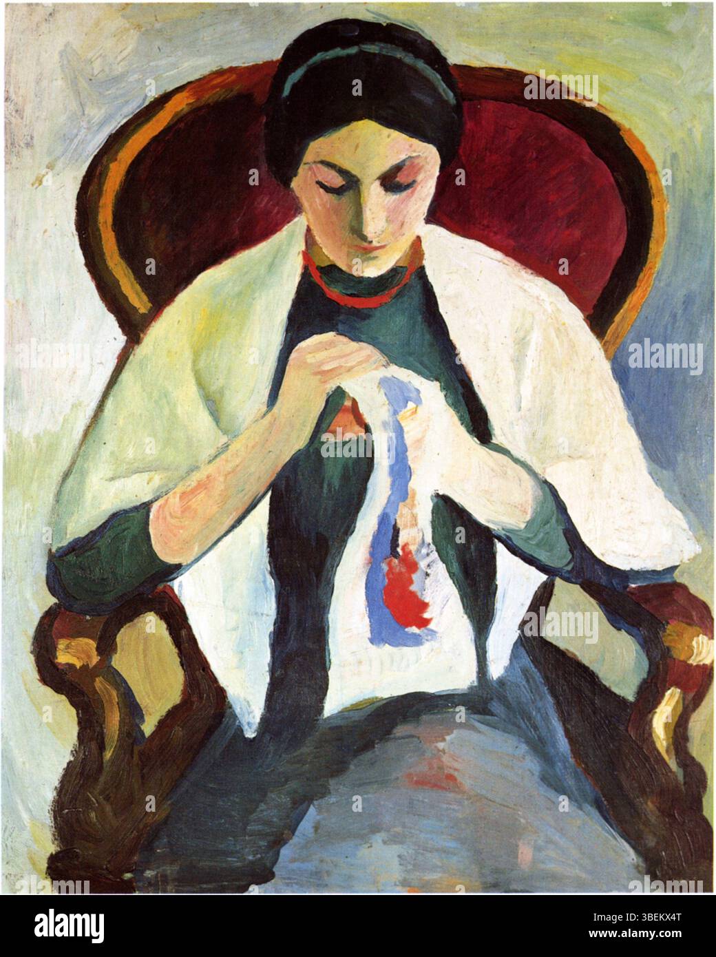 August Mackes Gemälde „Stickende Frau im Sessel“ fängt einen Moment der inneren Ruhe ein, indem es kräftige Farben und vereinfachte Formen verwendet, um ein Gefühl der stillen Besinnung zu wecken. Stockfoto
