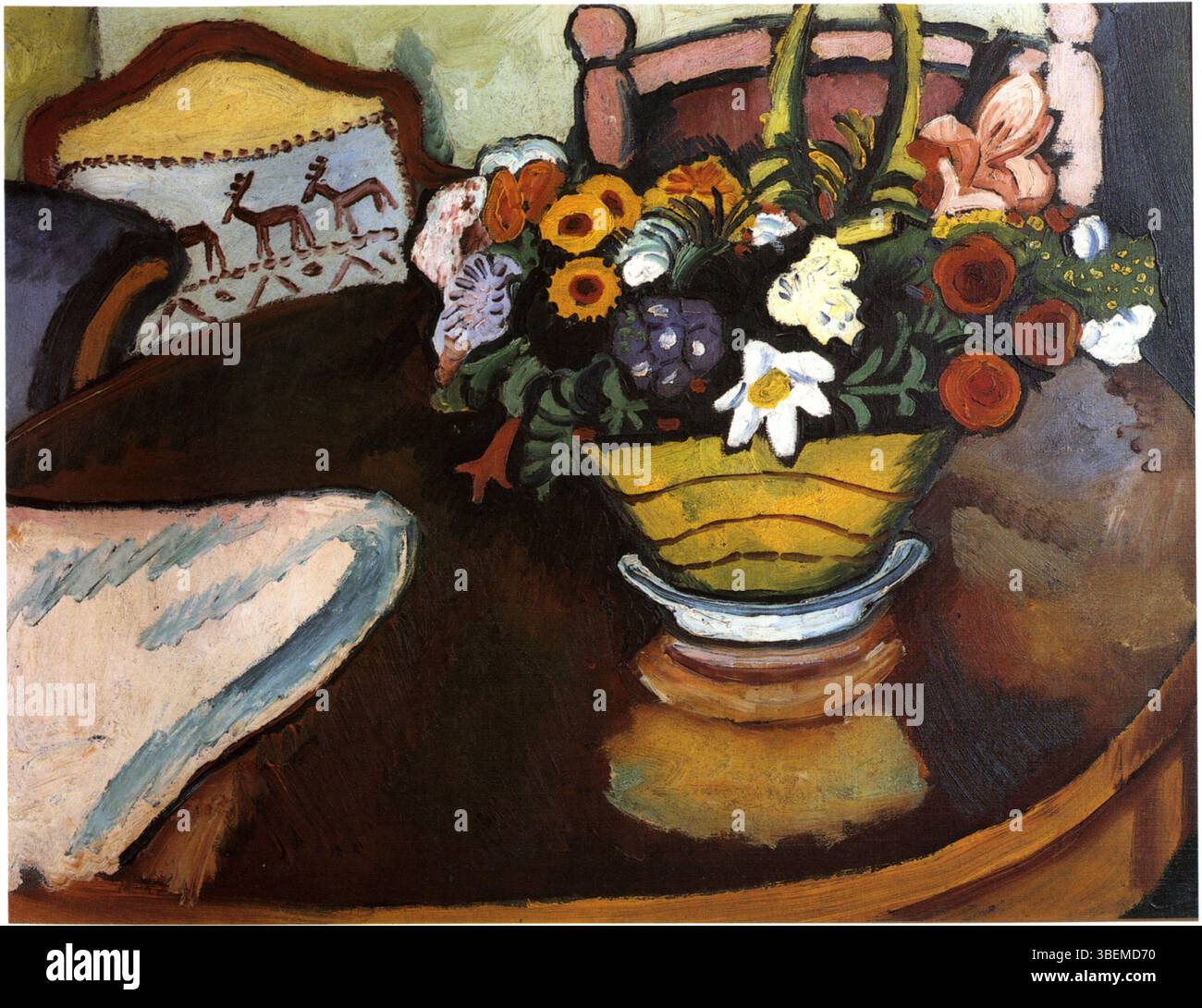 In diesem Stillleben hat August Macke ein Hirschkissen und einen Blumenstrauß. Seine Verwendung kontrastierender Farben und dynamischer Komposition unterstreicht seinen expressionistischen Ansatz zur Stillleben-Malerei. Stockfoto