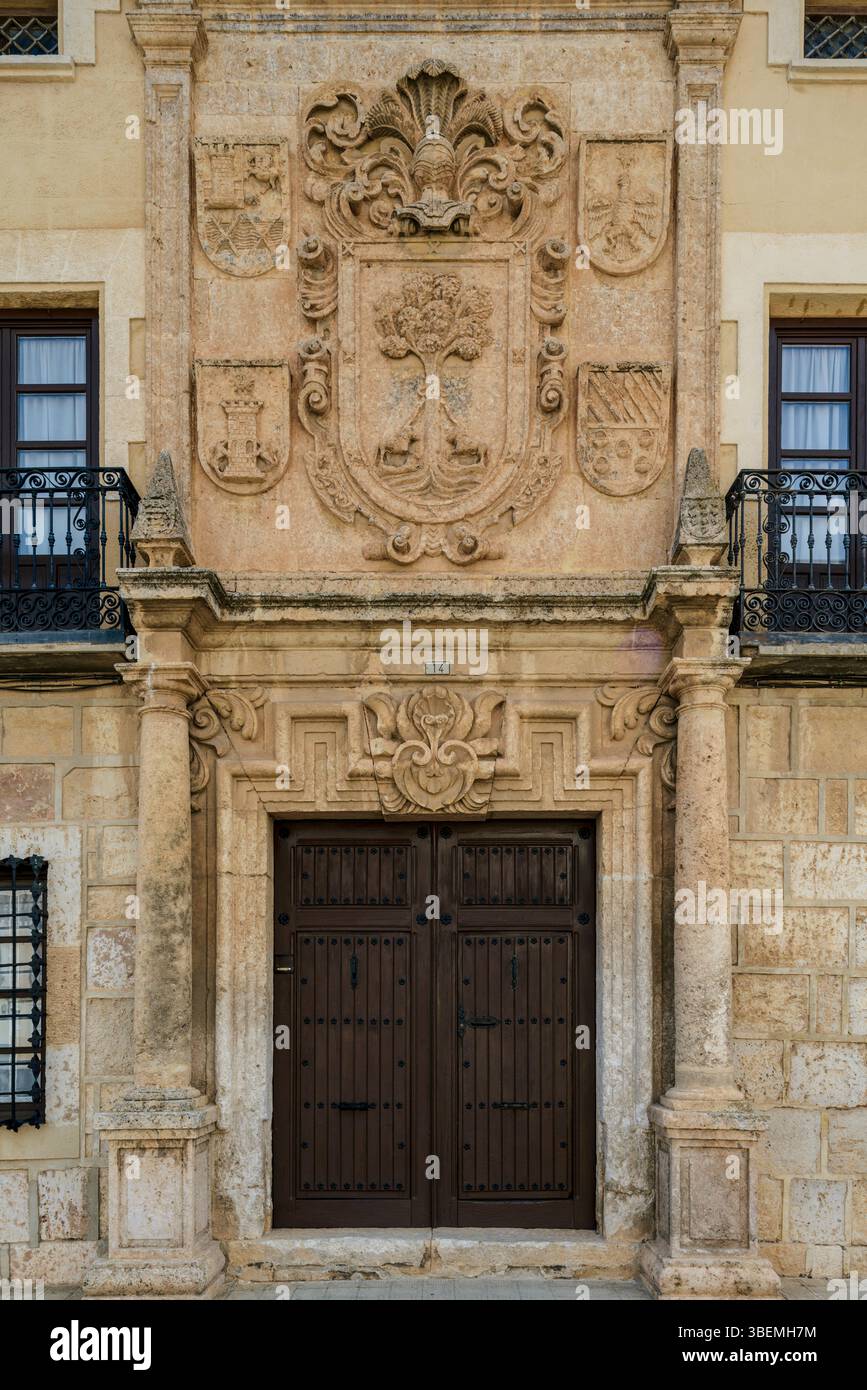 Doctor La Enzina Palace, ein Renaissance-Palast mit einer barocken Fassade aus dem 17. Jahrhundert in der Stadt La Roda, Provinz Albacete, Spanien, Europa. Stockfoto