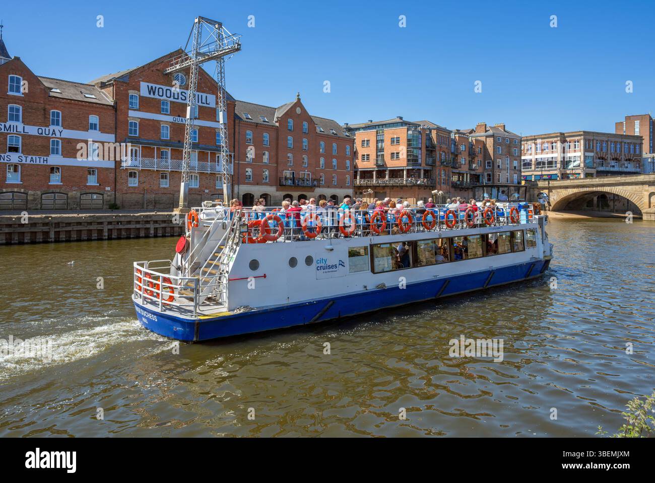 Stadttour Bootstour auf dem Fluss Ouse, King's Staith, York, England, Großbritannien. Stockfoto