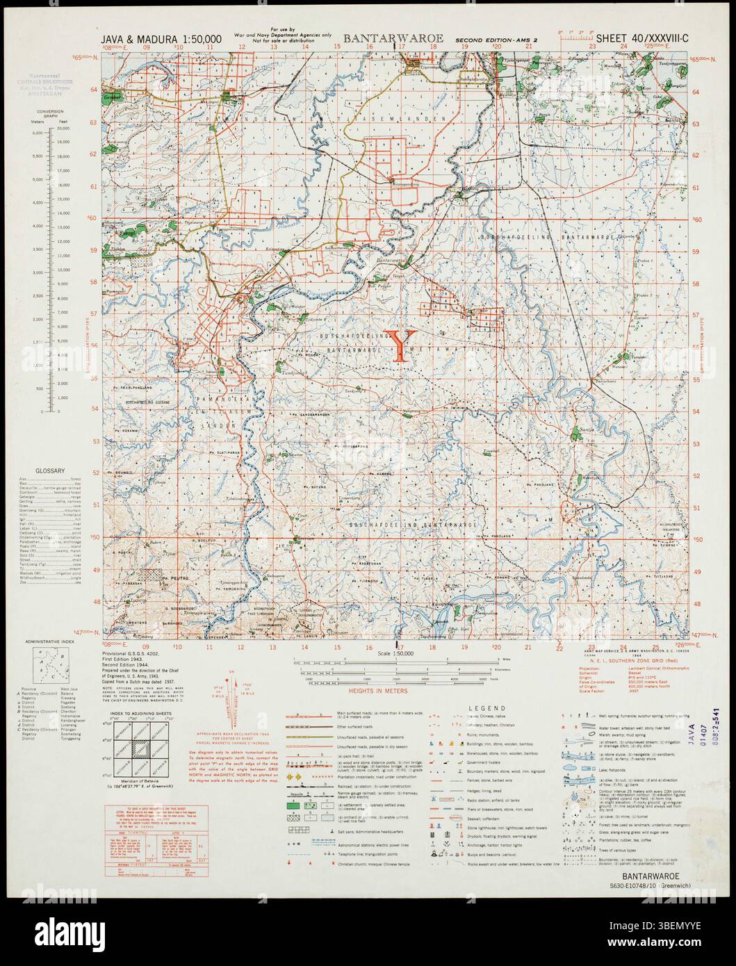 Diese Karte von Java und Madura wurde vom Topographic Center der US Defence Mapping Agency erstellt und bietet detaillierte topografische Informationen im Maßstab 1:50.000. Er wurde zwischen 1943 und 1944 hergestellt und weist den Nullmeridian von Batavia auf und ist Teil einer Serie von 449 Blättern. Es wurde von der US Army als Teil eines historischen militärischen Kartierungsprojekts veröffentlicht. Stockfoto
