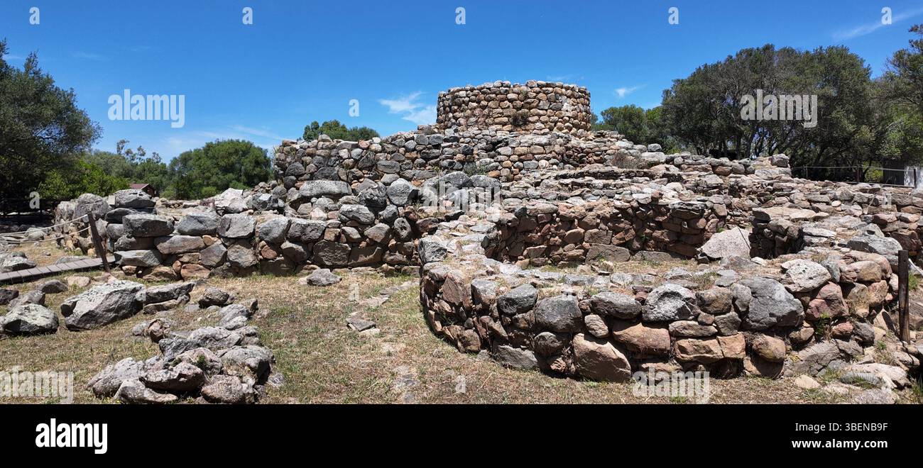 Archäologische Stätte von Nuraghe La Prisgiona. Arzachena - Insel Nord Sardinien. Italien Stockfoto