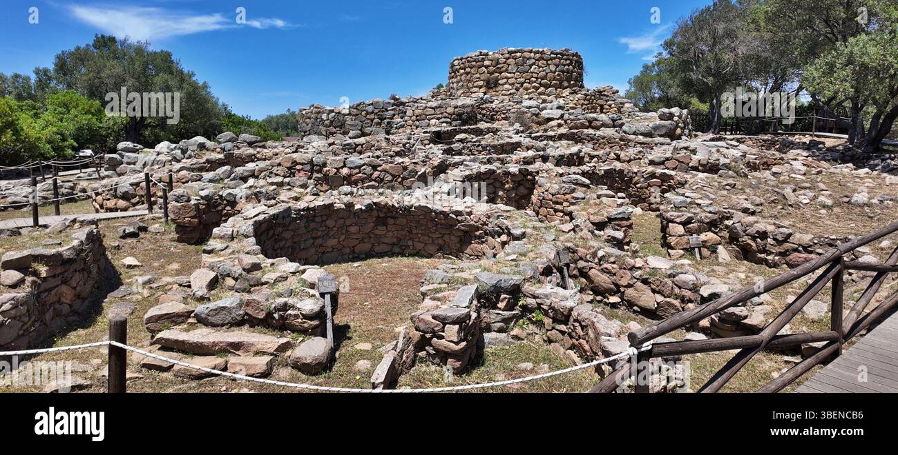 Archäologische Stätte von Nuraghe La Prisgiona. Arzachena - Insel Nord Sardinien. Italien Stockfoto