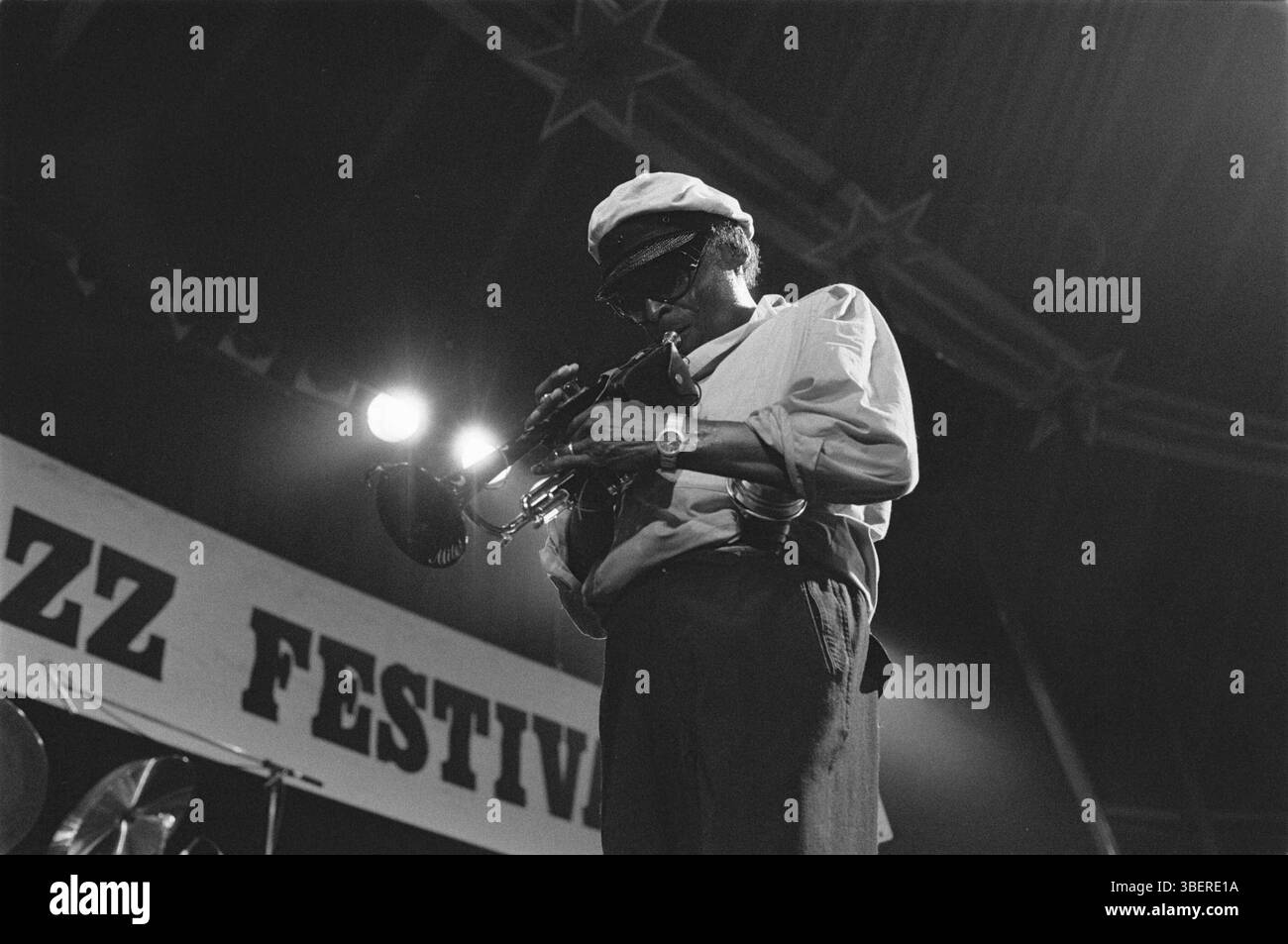 15. Juli 1984, Den Haag, Niederlande. Der Jazzmusiker Miles Davies tritt beim Nordsee Jazzfestival in den Haag auf. Archivfoto amerikanischer Jazzmusiker. Quelle: Nationaal Archief Stockfoto
