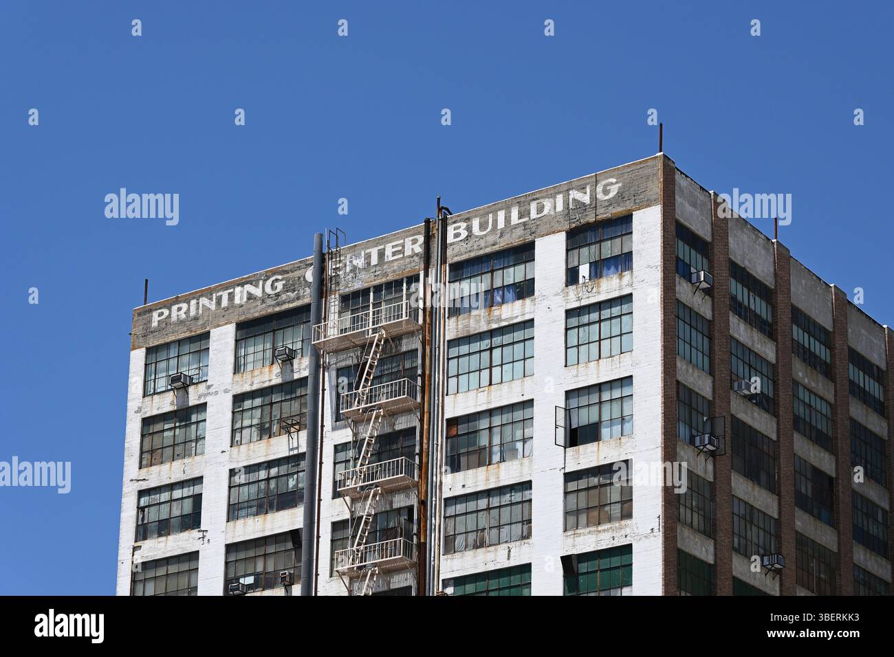 LOS ANGELES, KALIFORNIEN - 19. MAI 2025: Das Druckzentrum im Fashion District der Innenstadt von Los Angeles. Stockfoto
