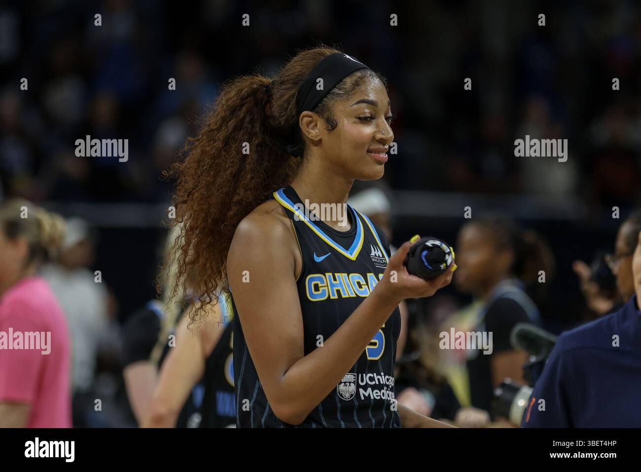 Chicago, USA. Mai 2025. Chicago, USA, 29. Mai 2025: Angel Reese (5 Chicago Sky) wird nach dem Spiel zwischen den Chicago Sky und Dallas Wings am Donnerstag, 29. Mai 2025 in der Wintrust Arena in Chicago, USA gesehen. (KEINE KOMMERZIELLE NUTZUNG) (Shaina Benhiyoun/SPP) Guthaben: SPP Sport Pressefoto. /Alamy Live News Stockfoto