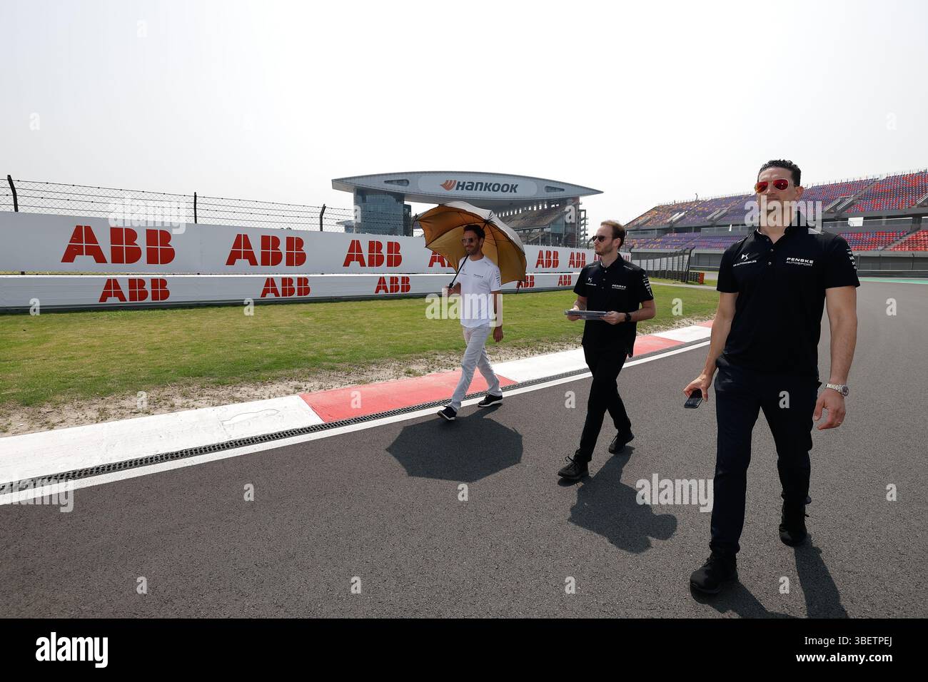 VERGNE Jean-Eric (fra), DS Penske, DS E-tense FE25, Porträt, Laufstrecke während des Shanghai ePrix, 10. und 11. Runde der ABB FIA Formel E Weltmeisterschaft 2024-25, auf dem Shanghai International Circuit vom 31. Mai bis 1. Juni 2025 in Shanghai, China Stockfoto