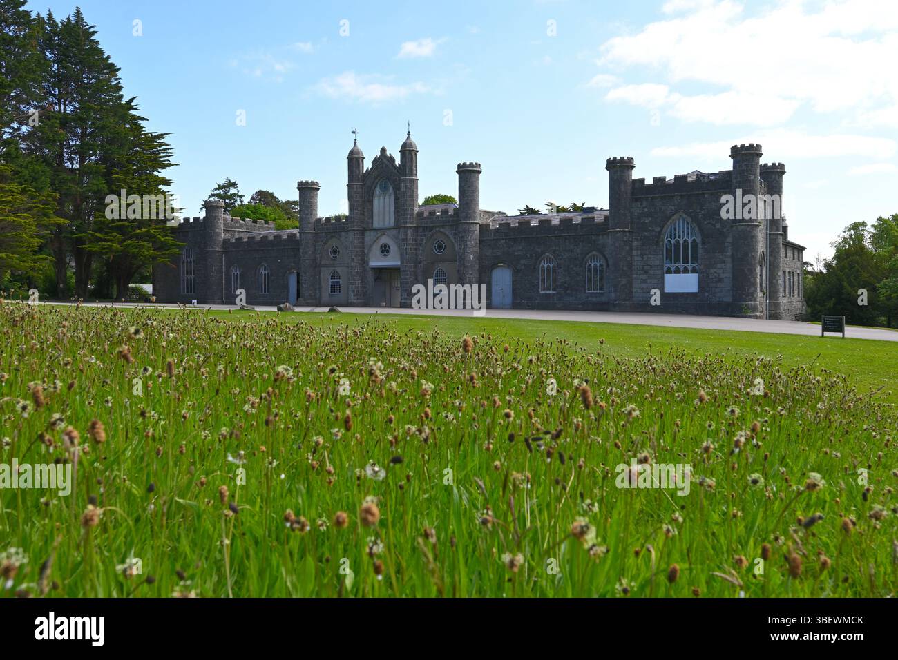 Der alte Stall oder Stallblock im Plas Newydd Anglesey Wales UK May Stockfoto
