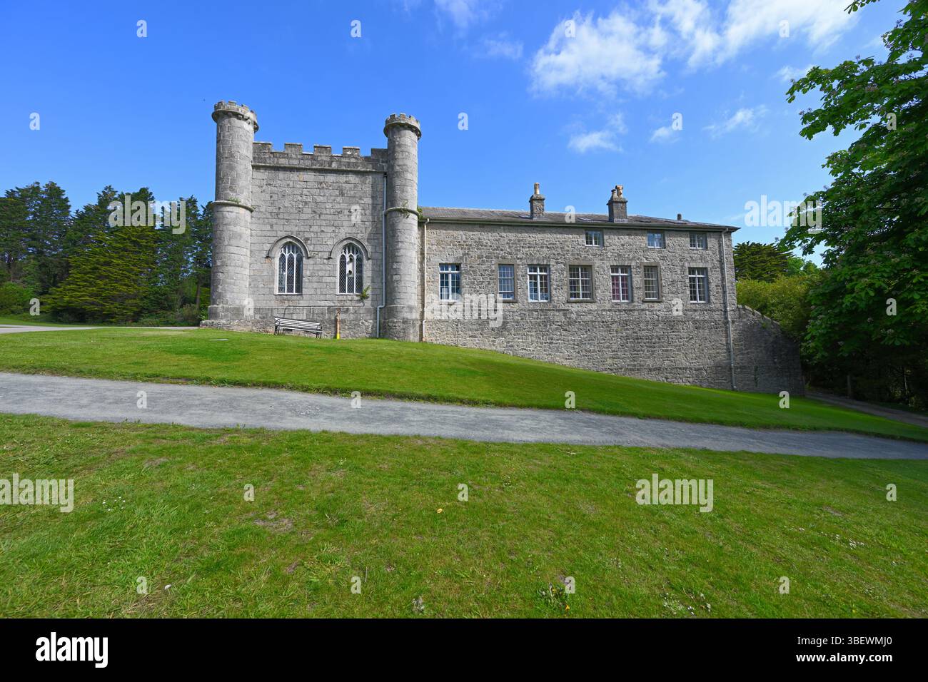 Der alte Stall oder Stallblock im Plas Newydd Anglesey Wales UK May Stockfoto