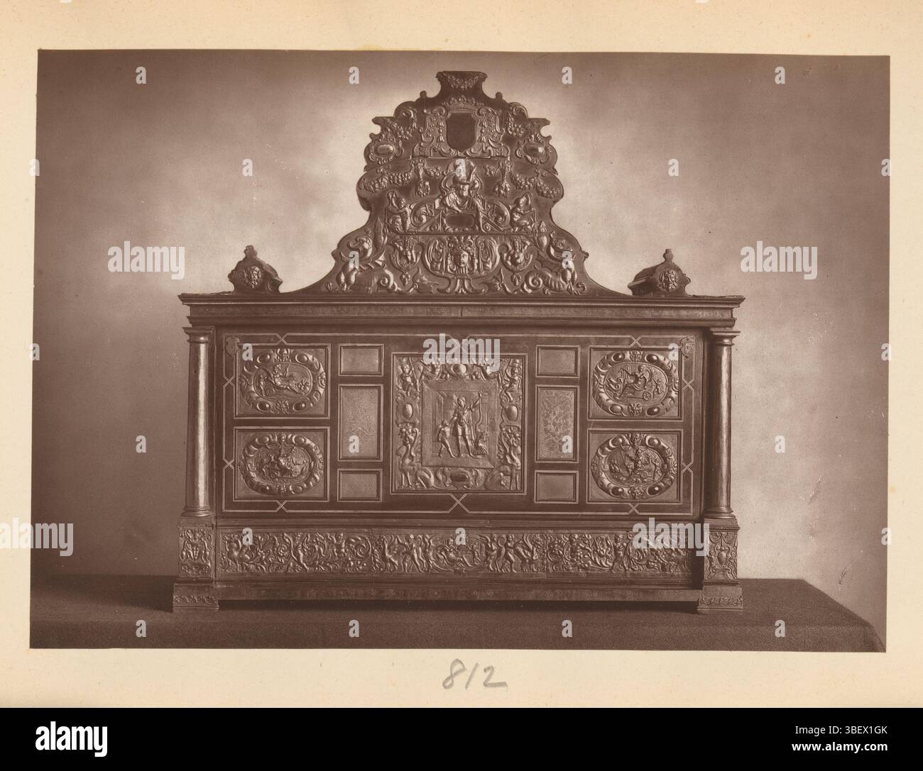 Ein Schrank, Mailänder Werk um 1540, Foto, Fotos, Höhe mm, Breite mm, Fotograf, 1880 - 1885, viertes Viertel des 19. Jahrhunderts, Woodburytype Stockfoto