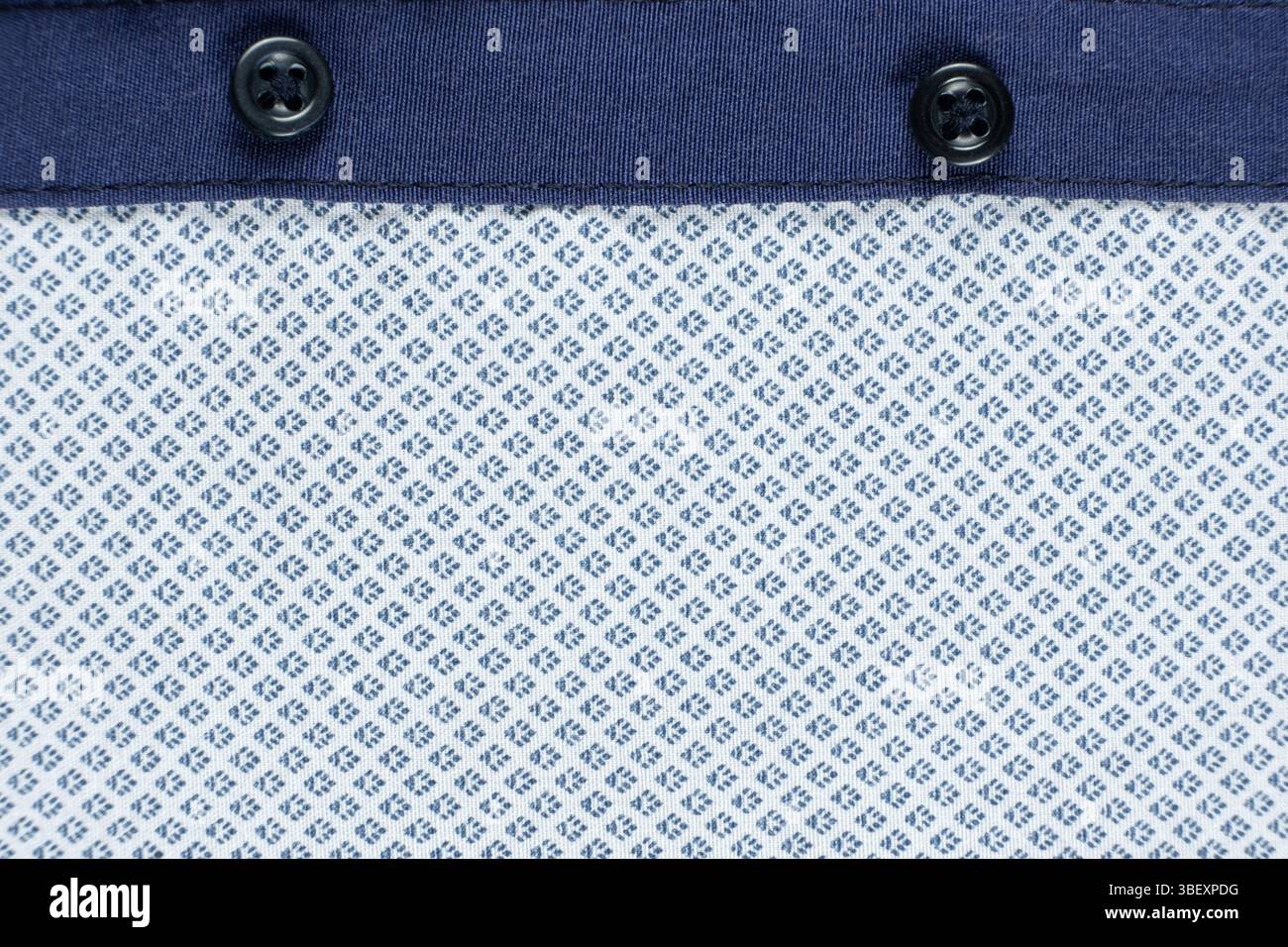 Natürliche Baumwollbekleidung, Knöpfe am Hemd. Stockfoto
