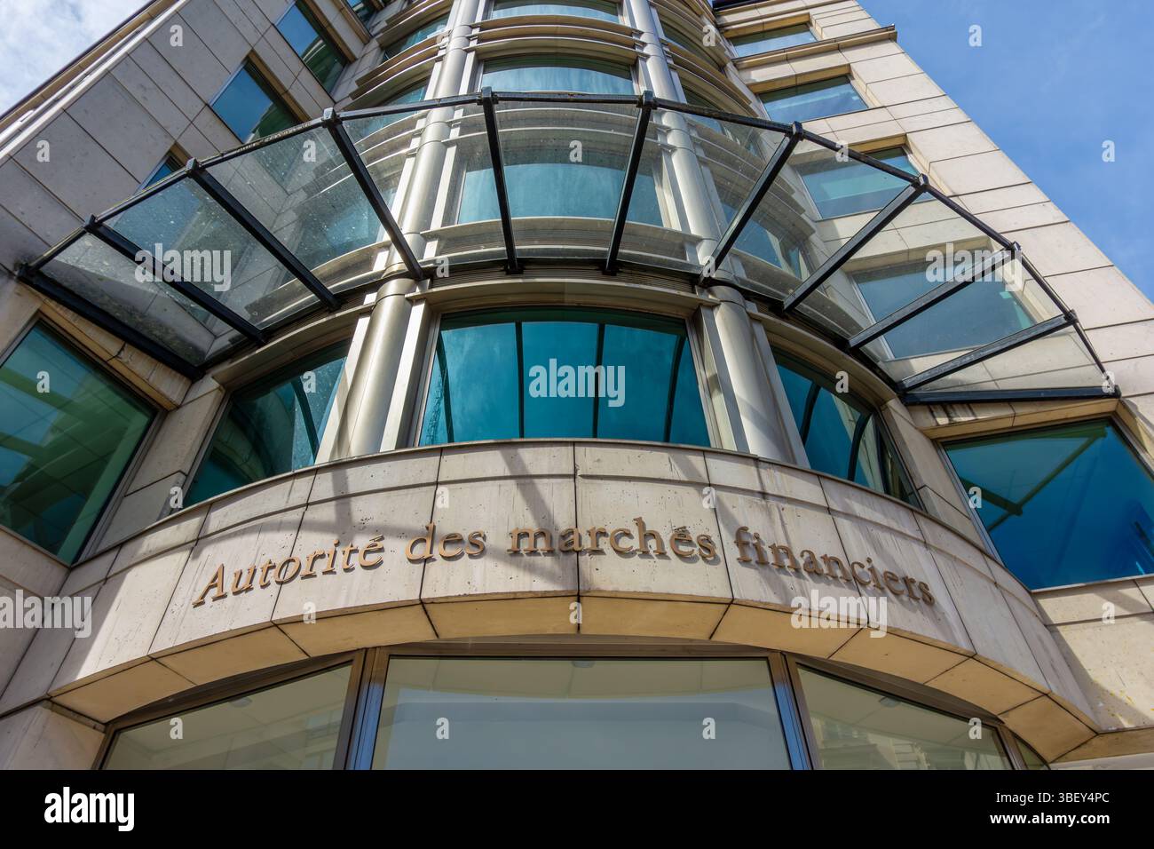 Fassade des Hauptsitzes der Autorité des Marchés Financiers (AMF), der für die Regulierung der Finanzmärkte zuständigen französischen Verwaltungsbehörde Stockfoto Fassade des Hauptsitzes der Autorité des Marchés Financiers (AMF), der für die Regulierung der Finanzmärkte zuständigen französischen Verwaltungsbehörde Stockfoto