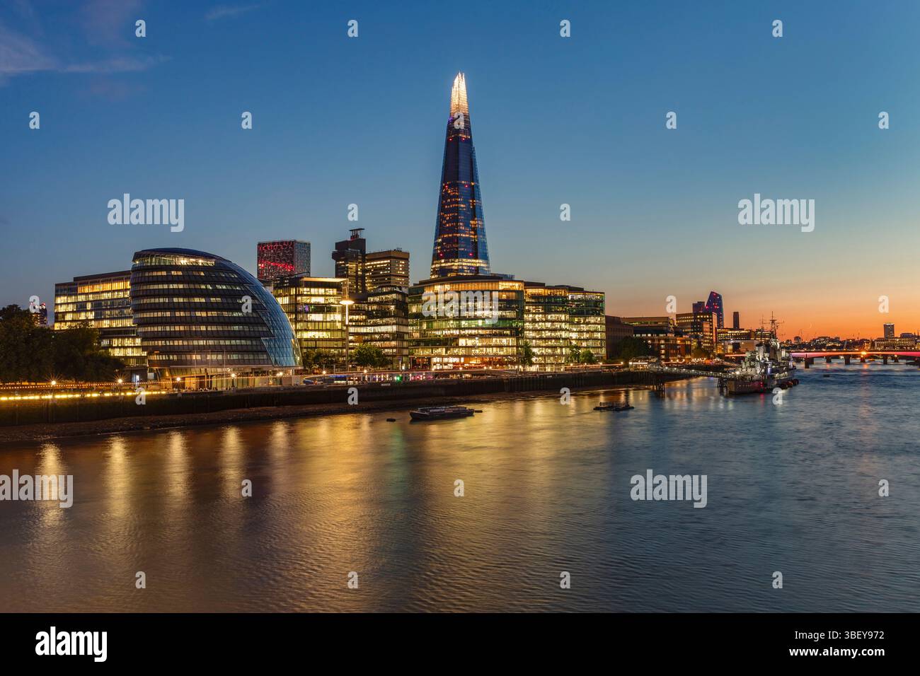 Das Shard and City Hall, City of London, London, England Stockfoto