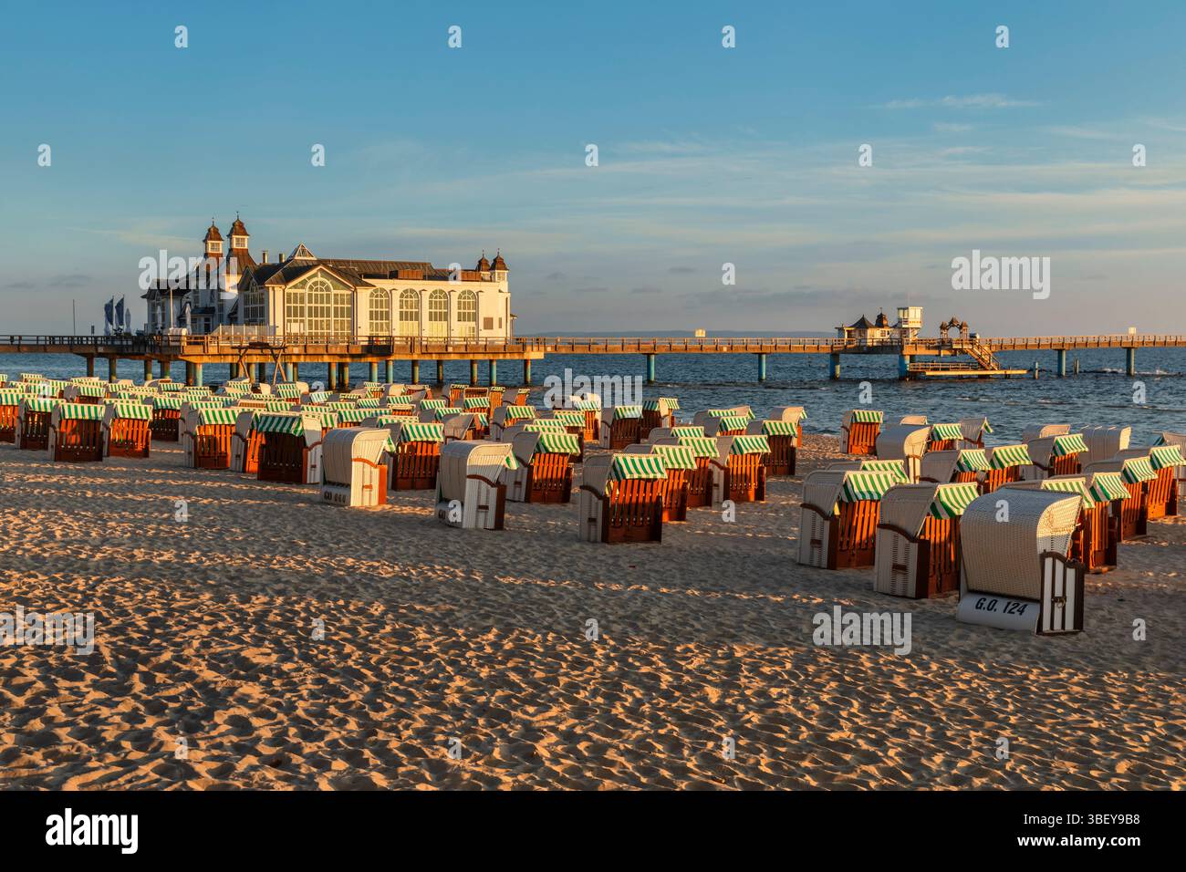 Pier am Strand von Sellin, Rügen, Ostsee, Mecklenburg-Vorpommern, Deutschland Stockfoto