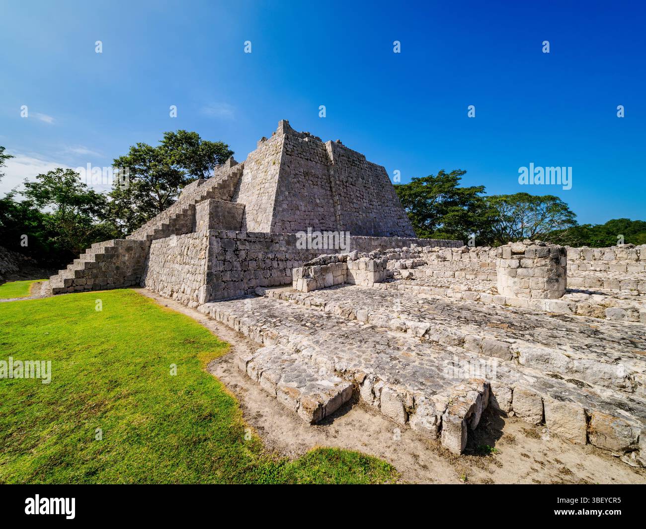 Große Akropolis, Edzna Archäologische Stätte, Campeche State, Mexiko Stockfoto