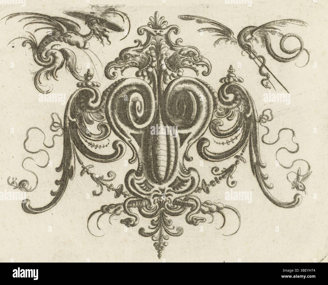 Deutschland, Jamnitzer, Christoph, Deutschland, Zeitschrift des "Neu Grotesken Buch" 1610, das Neuw Grottesken Buch Nürnberg 1610, Voluten traf Vwings, gewinnen Tür een bieppige Adler, links fliegt ein fantastisches Tier mit Hut. Blatt aus einer Reihe flacher Dekorationen mit Grotesken, Kartuschen, Ovalen, Mascarons, Putten und fantastischen Kreaturen. Die Serie besteht aus drei Titelblättern, zwei Textblättern mit der Aufgabe und dem Vorwort und 60 Blättern, die in drei Bücher unterteilt sind. Druck, Ornamentdruck, Drucke, Ornamentdrucke, Höhe 147 mm, Breite 188 mm, 1563-05-1618, Drucker, 1573-1610, drittens Stockfoto