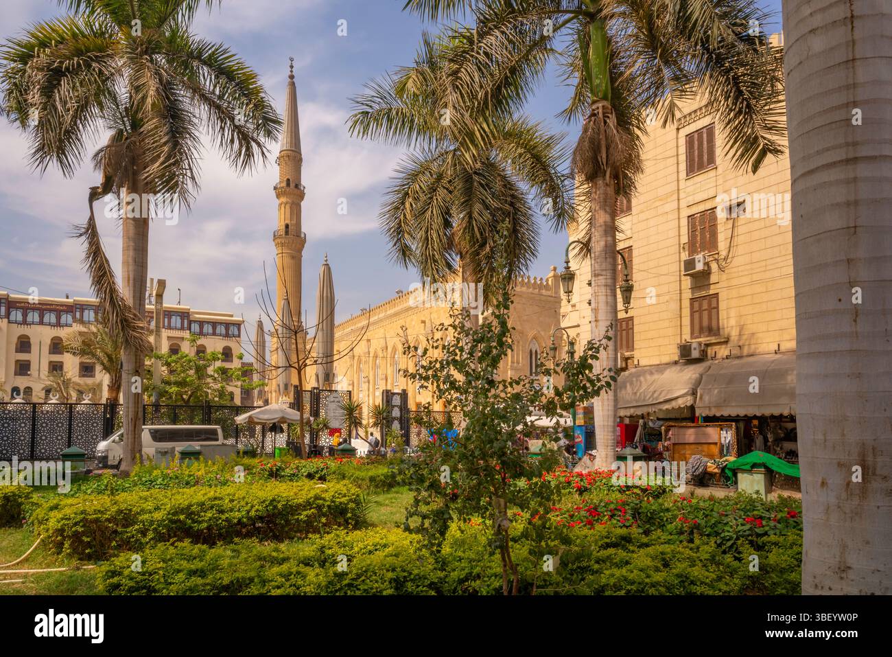 Blick auf die Al Emam El Hussein Moschee, Kairo, Ägypten, Nordafrika, Afrika Stockfoto