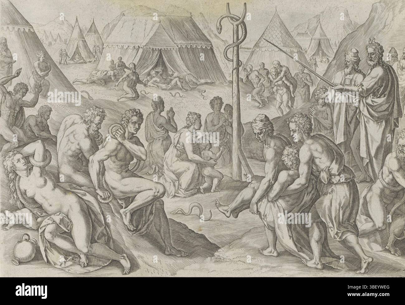 Alkmaar, Schabaelje, Jan Philipsz, Amsterdam, Visscher, Claes Jansz. II) Broeck, Crispijn van den, Sadeler, Johann (I), den Grooten Figuer-Bibel, Geschichte Moses nach dem Exodus, Gheschiedenissen Israels im Woestyne, Schöpfung der Kupferschlange, unten rechts - handgeschrieben in brauner Tinte, in der Mitte die Kupferschlange an einem Pfahl befestigt. Moses zeigt auf die Messingschlange. Auf die Messingschlange Männer, Frauen und Kinder, die von giftigen Schlangen gebissen werden und zu der Messingschlange aufschauen, um am Leben zu bleiben. Im Hintergrund das Zeltlager der Israeliten. Unter der Darstellung eine Referenz in Stockfoto