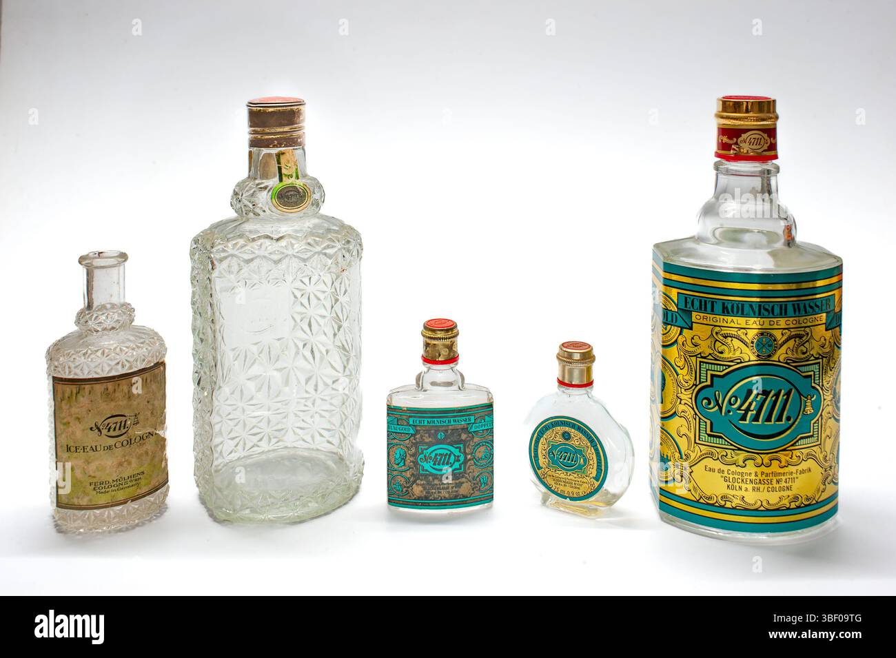 12 07 2012 Vintage Old 4711 Real Eau De Cologne - Original Eau De Cologn Lokgram Kalyan Maharashtra Indien Asien. Stockfoto