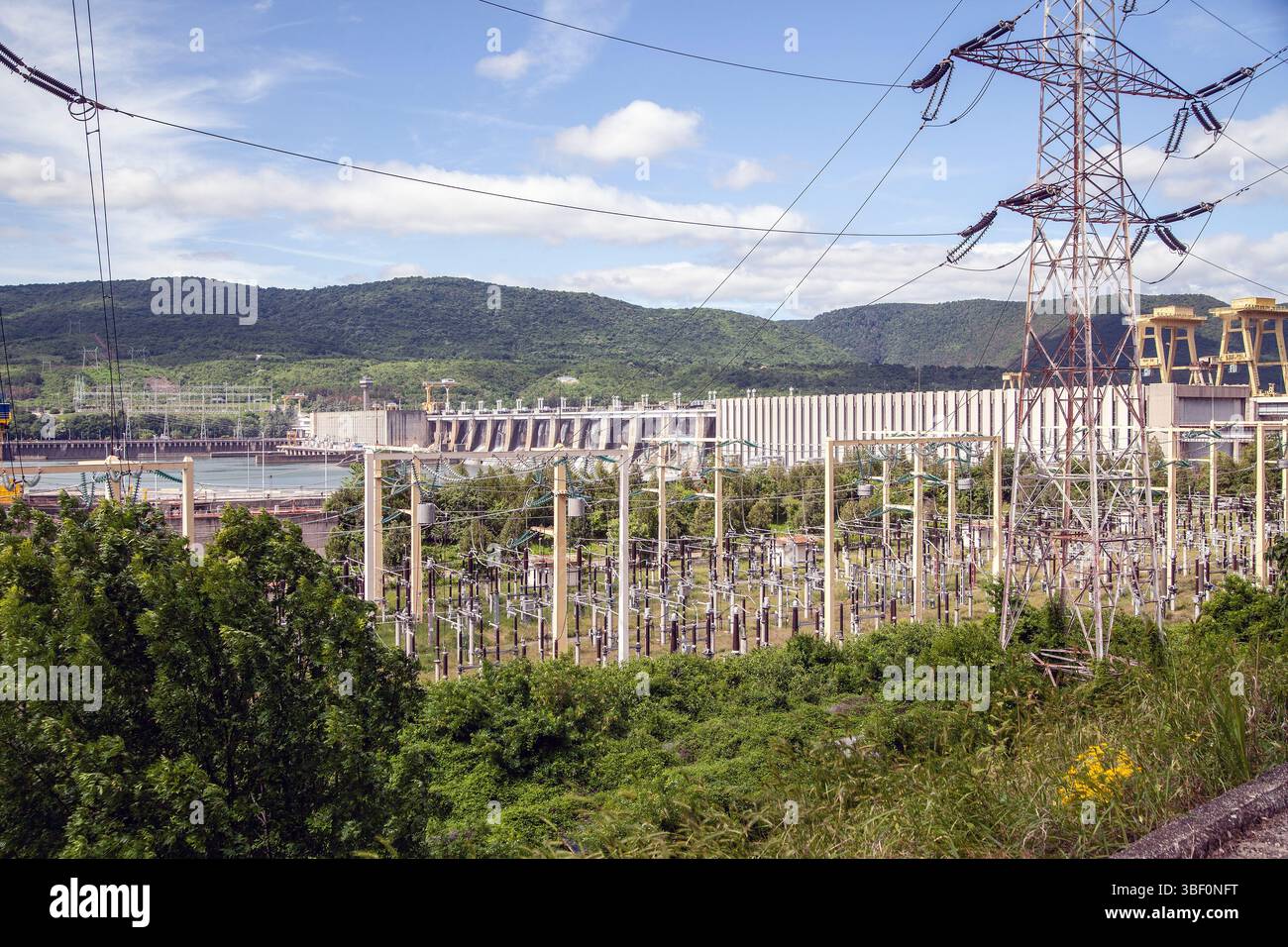 EISENTORE FLUSS DONAU Stockfoto