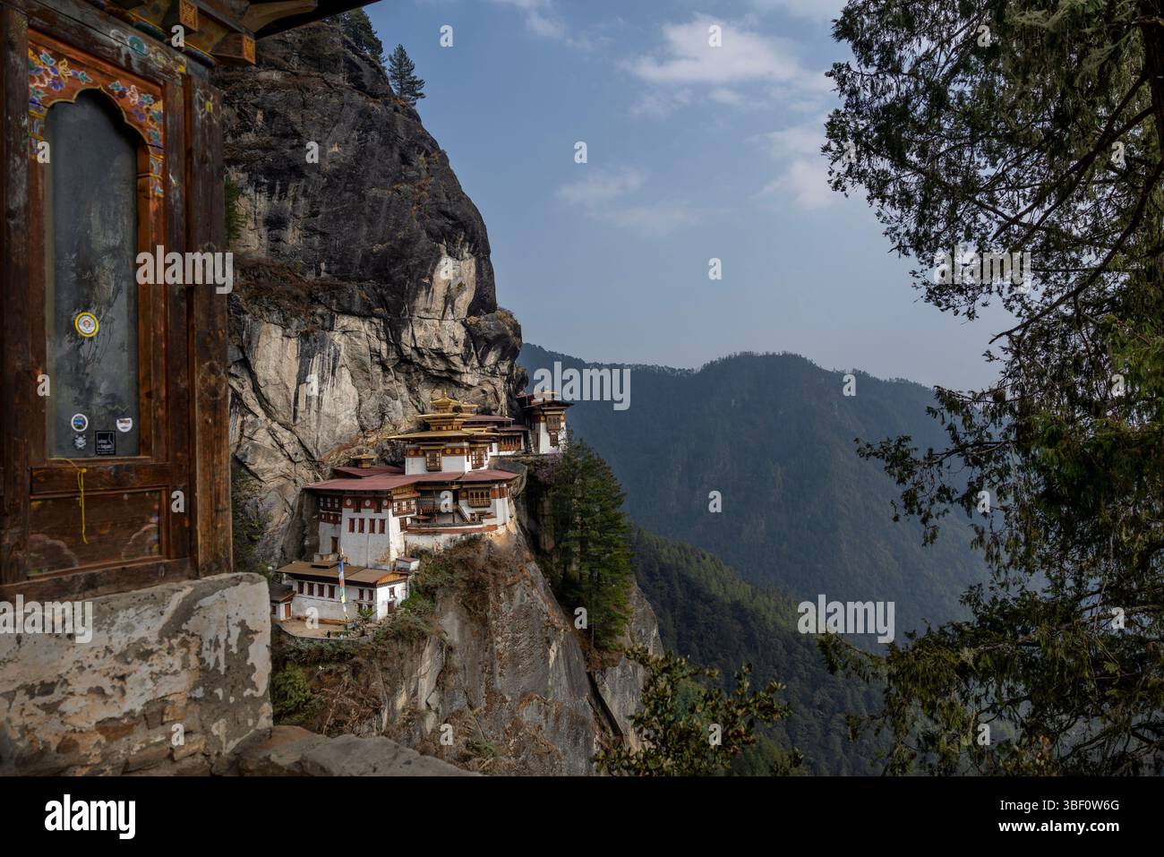 GELEPHU 20250331 nach Jahrzehnten selbstauferlegter Isolation öffnet Bhutan nun seine Türen nach außen – mit einer kühnen Vision für die Zukunft. Die hypermoderne Stadt Gelephu Mindfulness City wird KI-Experten, Unternehmer und junge Bhutaner nach Hause ziehen. Foto: Eva Tedesjö / DN / TT / Code: 3504 Stockfoto