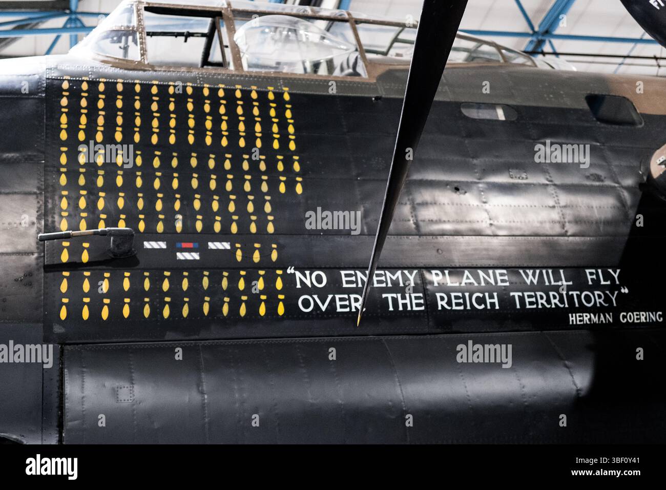 Lancaster Bomber aus dem 2. Weltkrieg, Herman Göring Zitat: "Kein feindliches Flugzeug wird über Reich-Territorium fliegen" Stockfoto