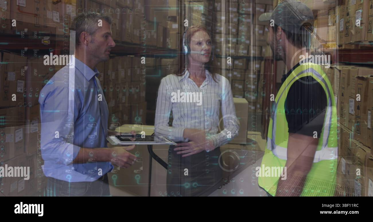 Bild von kaukasischen weiblichen und männlichen Lagerarbeitern über Diagrammen Stockfoto