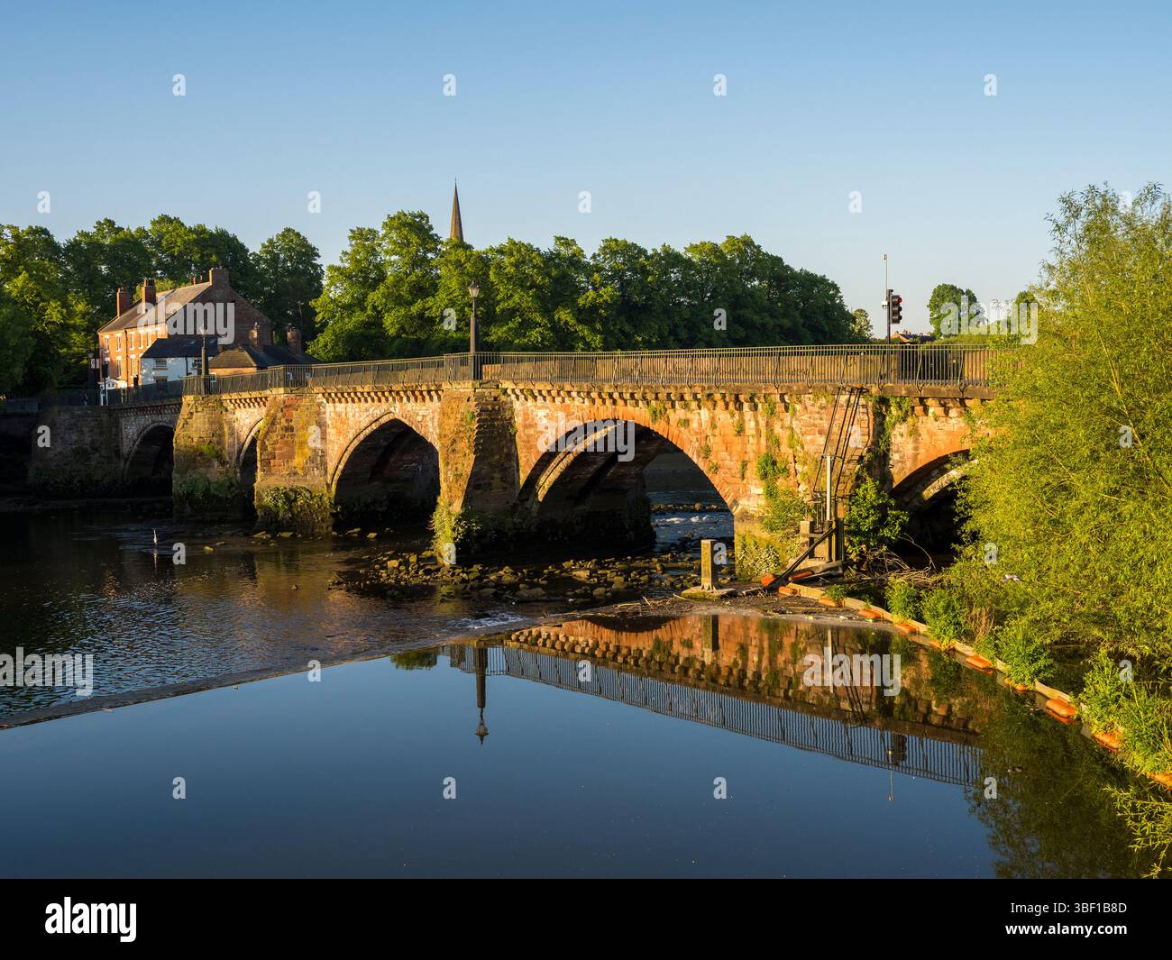 Old Dee Bridge, River Dee, Chester, Cheshire, England, GROSSBRITANNIEN, GB. Stockfoto