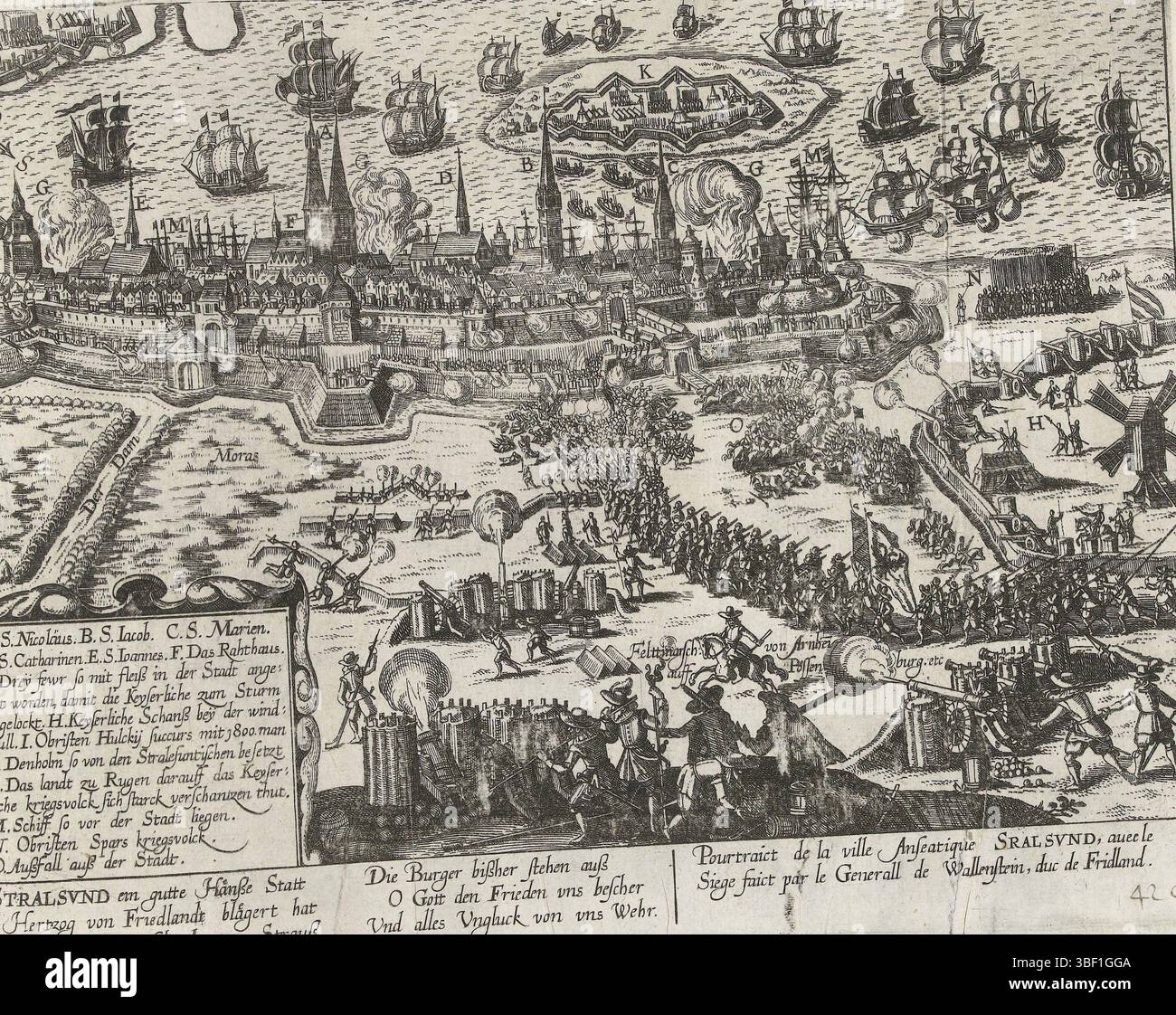 Köln, Hogenberg, Französisch, Serie 11: Varia Foreign Events, 1571-1631, Belagerung von Stralsund, 1628, direkt unter dem Plattenrand - geschrieben, Belagerung von Stralsund durch die Truppen von Wallenstein, 1628. Stellen Sie sich der Stadt von den Positionen der belagernden kaiserlichen Truppen aus. Mit 6 Zeilen auf Deutsch und 2 Zeilen auf Friesisch. Unten links eine Legende A-O. Unten rechts mit Stift nummeriert: 424. Der Ausdruck ist Teil eines Albums., Druck, Zeitungsdruckpapier, Albumsheet, Ausdrucke, Frederik Müller History Records, 424, Höhe 202 mm, Breite 260 mm, Niederländisch, Deutsch, 1540 - 1590, Druckerei, 1628 - 1630, zweites Quartal 17. Jahrhundert, Stockfoto