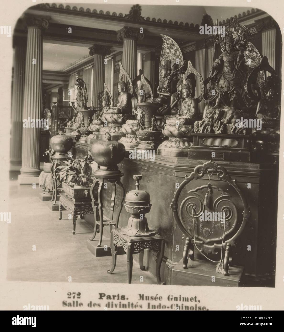 Musée Guimet, Neue Photographic Gesellschaft, Paris. Musée Guimet, Salle des divinités Indo-Chinoise, asiatische Götterbilder im Musée Guimet in Paris, verso - gedruckt, Stereogramm, Stereophoto, Fotos, 272, Recto - gedruckt, neue Photographic Gesellschaft A.-G. Steglitz-Berlin 1903., Höhe 88 mm, Breite 179 mm, Fotograf, 1903 - 1903, Pappe, Fotopapier, Fotopapier, Gelatinedruck, Entwicklungsgelatinedruck Stockfoto