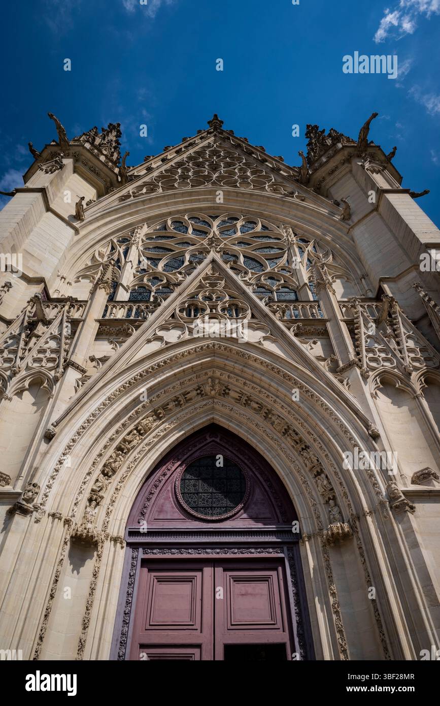 Westfront von Sainte-Chapelle de Vincennes, Château de Vincennes, Paris, Frankreich Stockfoto