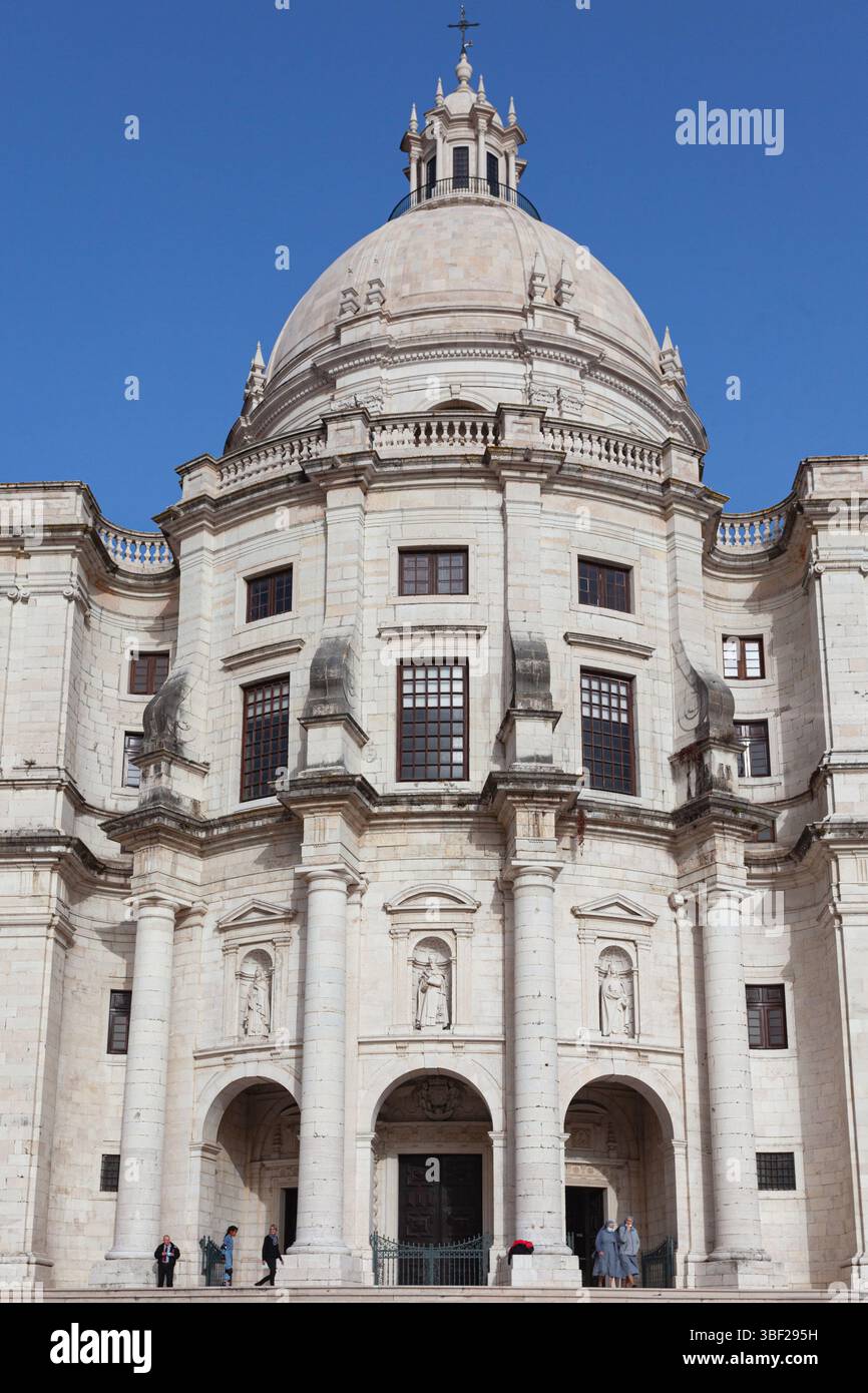 Das nationale Pantheon – oder die Kirche Santa Engrácia, befindet sich im historischen und malerischen Viertel Alfama, Lissabon, Portugal. Stockfoto
