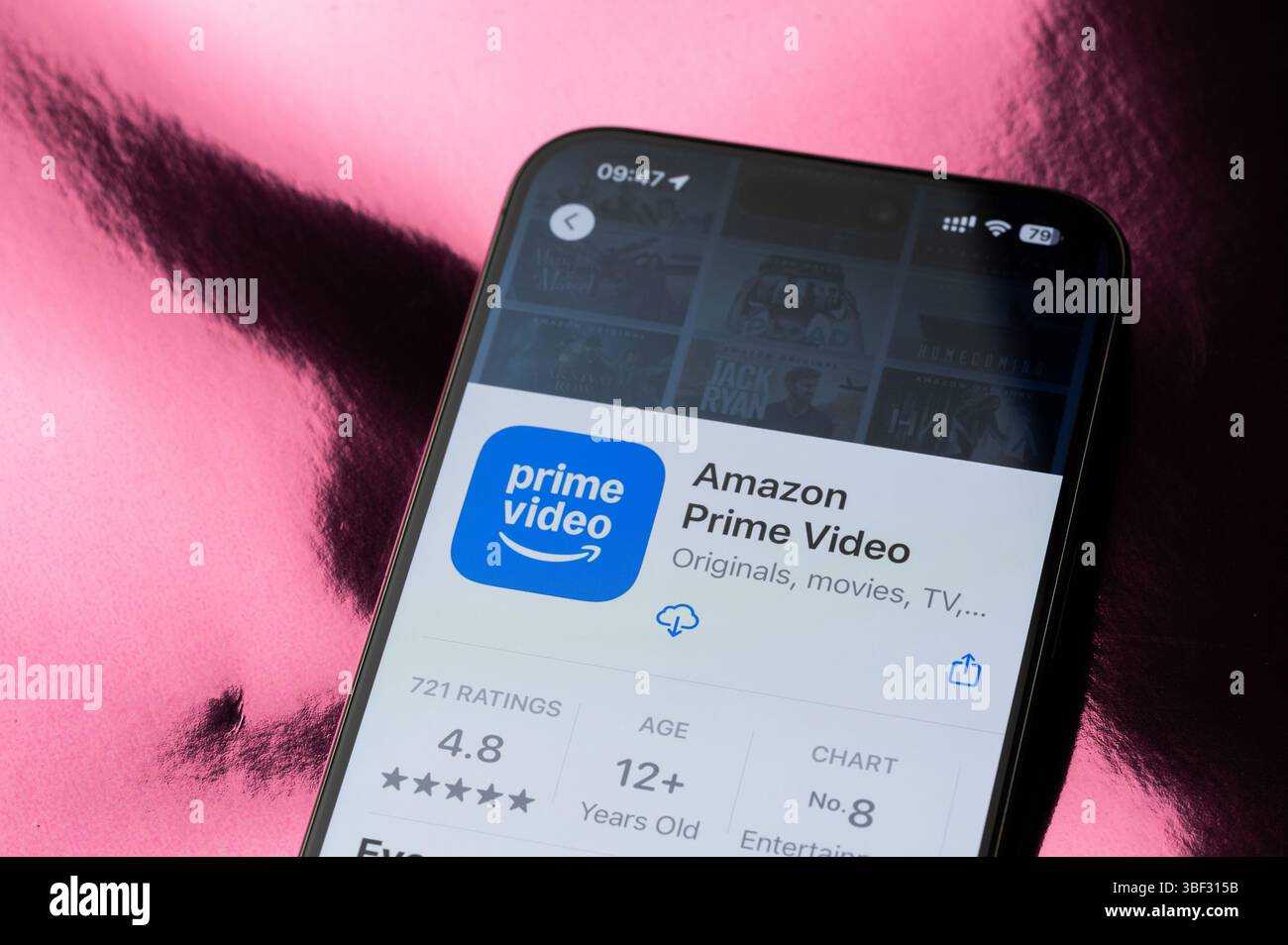 New York, USA - 22. Mai 2025: Ranking der mobilen Amazon Prime Video-Anwendung auf Smartphone-Bildschirm Nahaufnahme Makroansicht Stockfoto