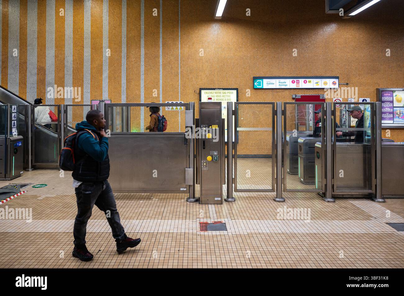 Die U-Bahn-Station Botanique Kruidtuin in Brusels, Belgien, 28. Mai 2025 Stockfoto