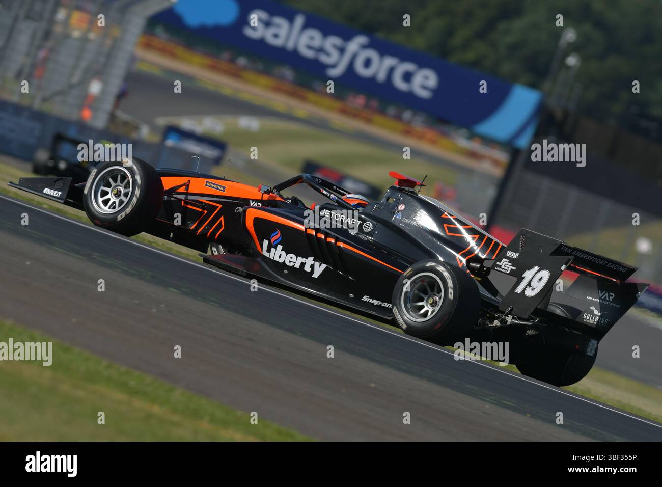 Kartfahren in silverstone -Fotos und -Bildmaterial in hoher Auflösung ...