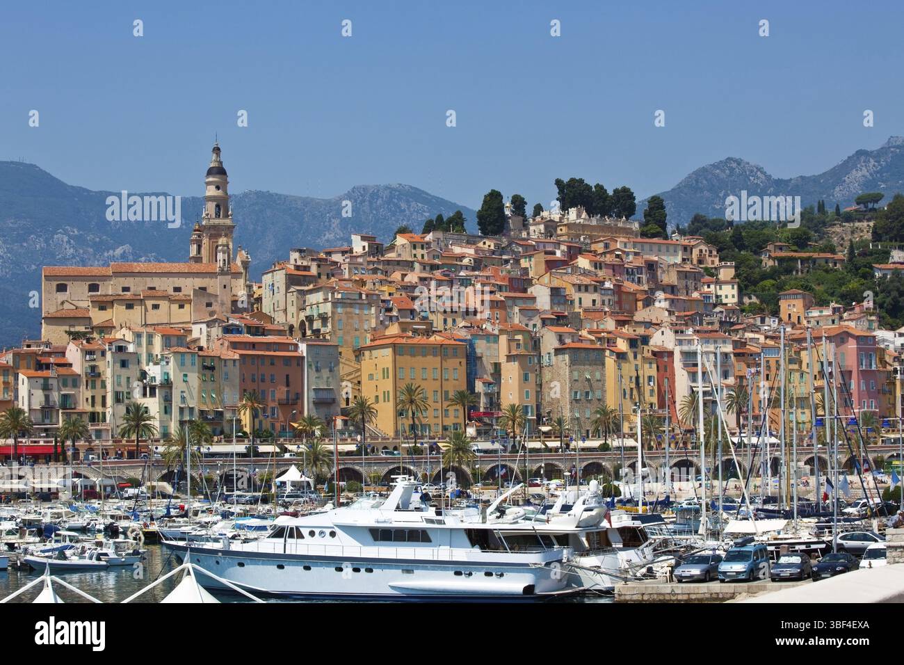 Blick auf die Stadt Menton, Frankreich. Horizontale Aufnahme Stockfoto