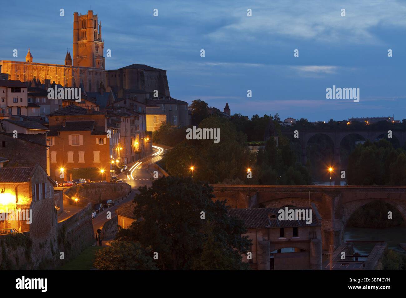 Ansicht von Albi, Frankreich in der Nacht. Horizontalen Schuss Stockfoto