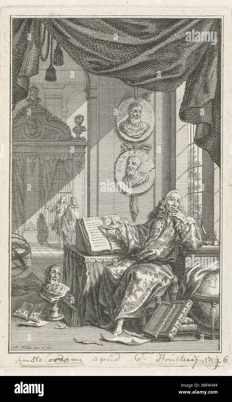 Amsterdam, Houttuyn, Frans, Fokke, Simon, Amsterdam, gelernt bei Studienbeginn, Recto - Handschrift in brauner Tinte, Ein Gelehrter sitzt hinter einem Schreibtisch in einem Arbeitszimmer und zeigt auf ein offenes Buch. Über seinem Schreibtisch befinden sich zwei Medaillons mit Bildern antiker Philosophen. Auf dem Boden um seinen Schreibtisch sind Papiere und Bücher und stehen eine Portetbüste und eine Kugel. Gedruckt, rückseitig gestempelt, 6, Höhe 160 mm, Breite 103 mm, Noord-Nederlands, 1712-09-01-1784-04-10, Drucker, 1759-1759, Papier, Ätzen, Werkkonzeption, nach eigenem Entwurf, Publikation (Event), Publikation, Niederländisch, Verlag Stockfoto