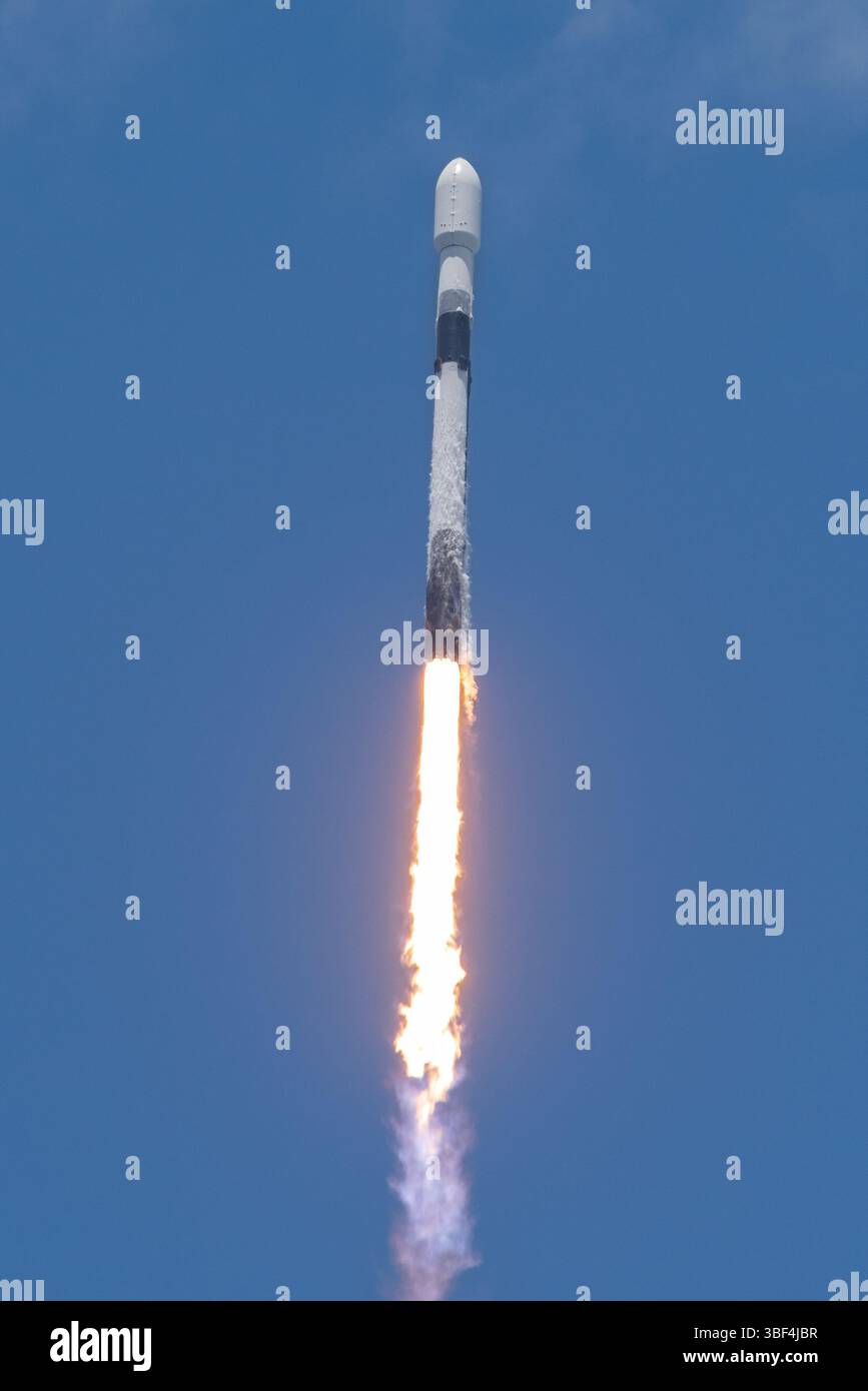 30. Mai 2025: Eine SpaceX Falcon 9 startet um 13:37 UHR die GPS III-7-Mission für die U.S. Space Force von SLC-40 Stockfoto