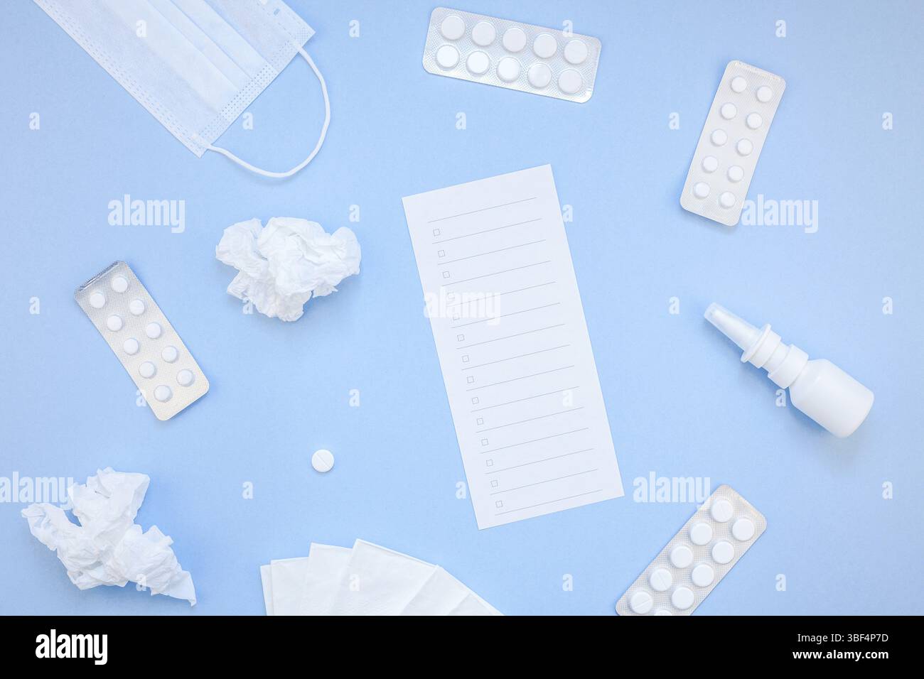 Kreative flach Konzept der saisonale Frühling Allergie mit Servietten, Pillen, Gesichtsmaske und Tropfen in einer Flasche mit Kopie Raum Hintergrund minimal Style, Te Stockfoto