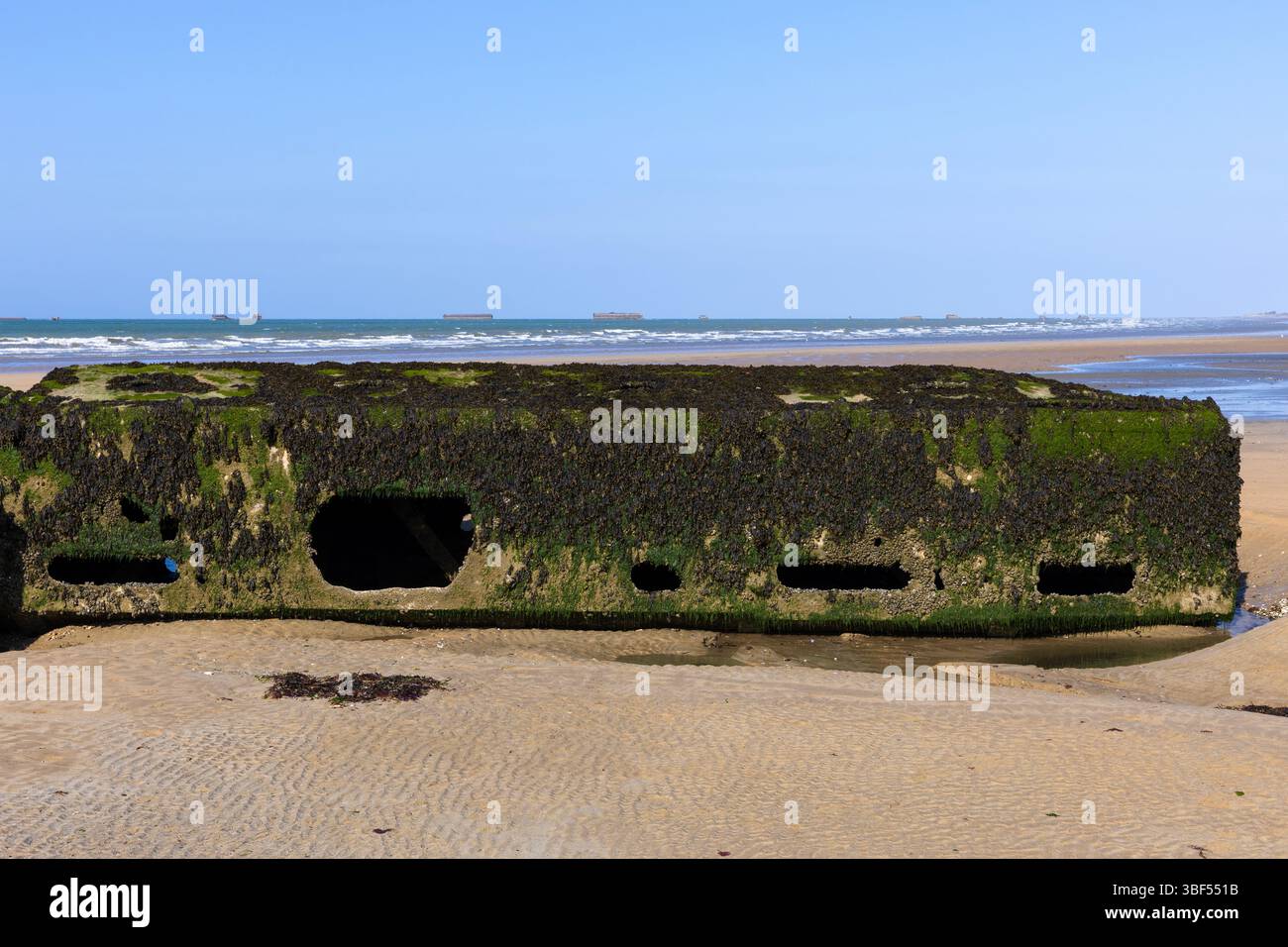 Die Überreste von Mulberry Harbour B (Port Winston) wurden am D-Day genutzt, um Truppen, Vorräte und Fahrzeuge in Arromanches-les-Bains (Calvados) in Frankreich zu bringen Stockfoto