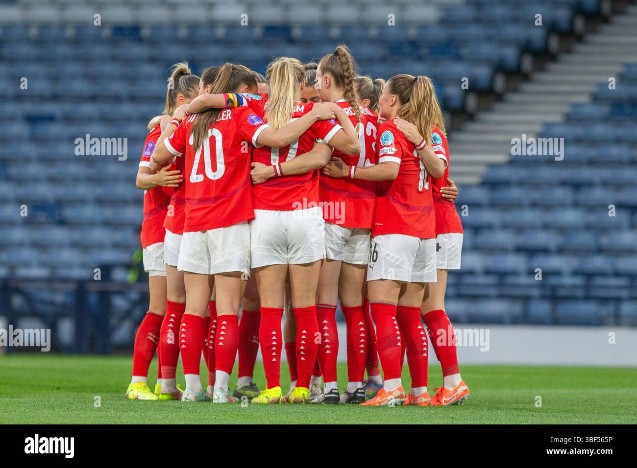 30. Mai 2025. Glasgow, Großbritannien. Schottland spielte Österreich bei der FIFA Frauen-Weltmeisterschaft 2027 League im schottischen Nationalstadion Hampden Park in Glasgow, Schottland. Die Endpunktzahl war Schottland 0:1 Österreich. Das österreichische Team feiert nach der A18, Julie Hickelsberger erzielte das Tor. Credit: Findlay / Alamy Live News Stockfoto