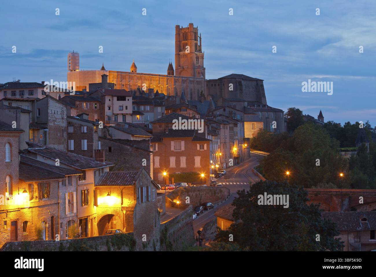 Ansicht von Albi, Frankreich in der Nacht. Horizontalen Schuss Stockfoto