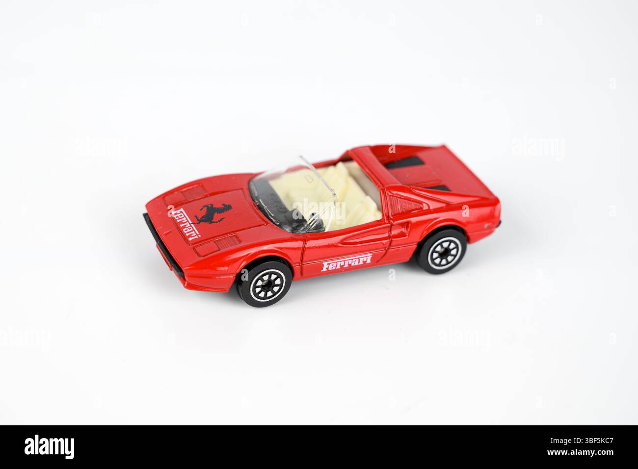 Corgi Juniors Ferrari 308 GTS Spielzeugauto Modell – Wales, Großbritannien – 17. Mai 2025 Stockfoto